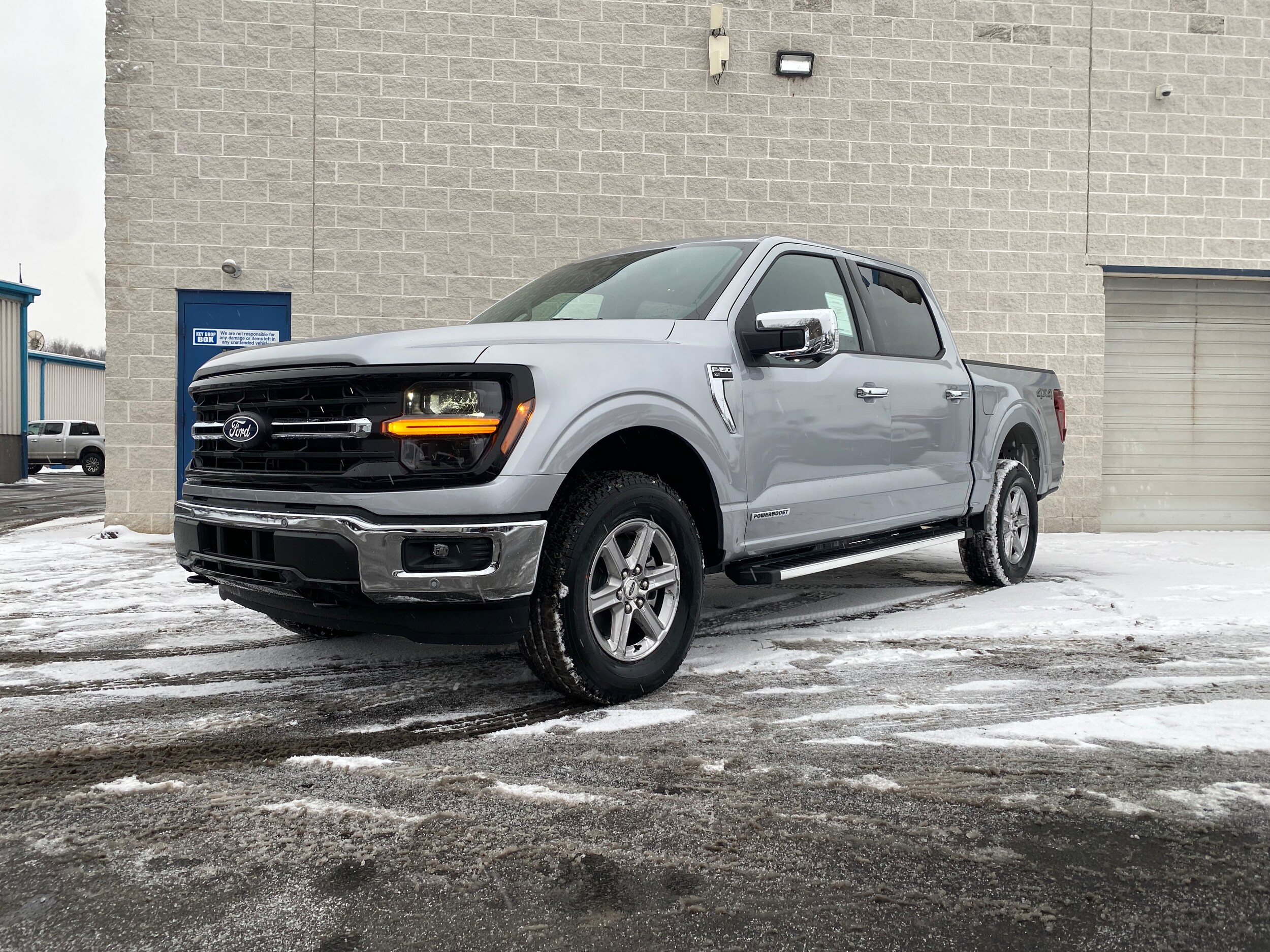 2025 Ford F-150 XLT photo 3