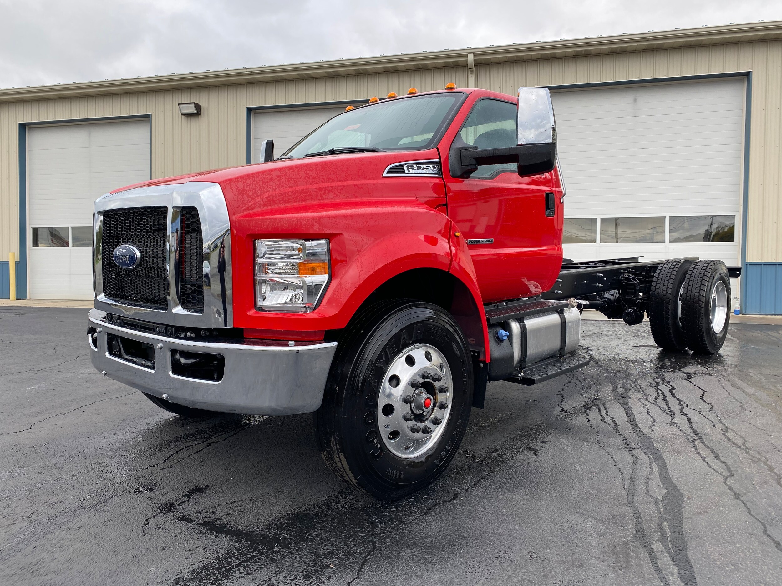 2025 Ford F-750 Regular Cab photo 2