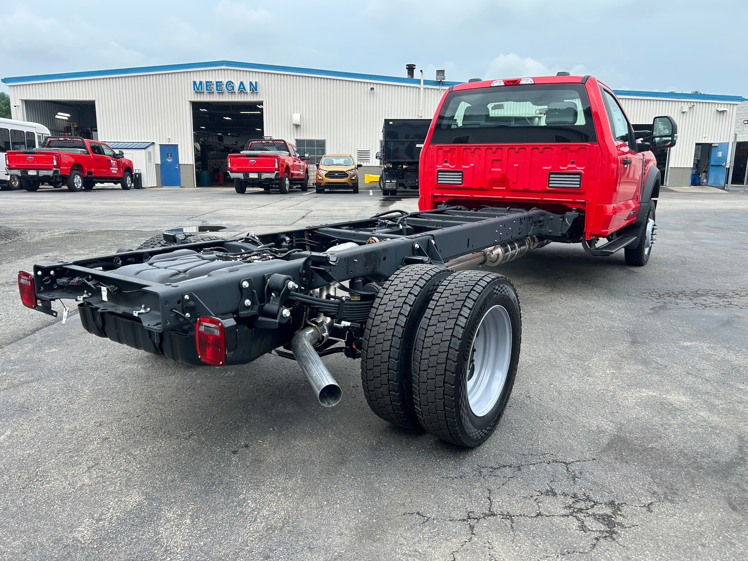 2025 Ford F-550 Super Duty Chassis Cab XL - Photo 10