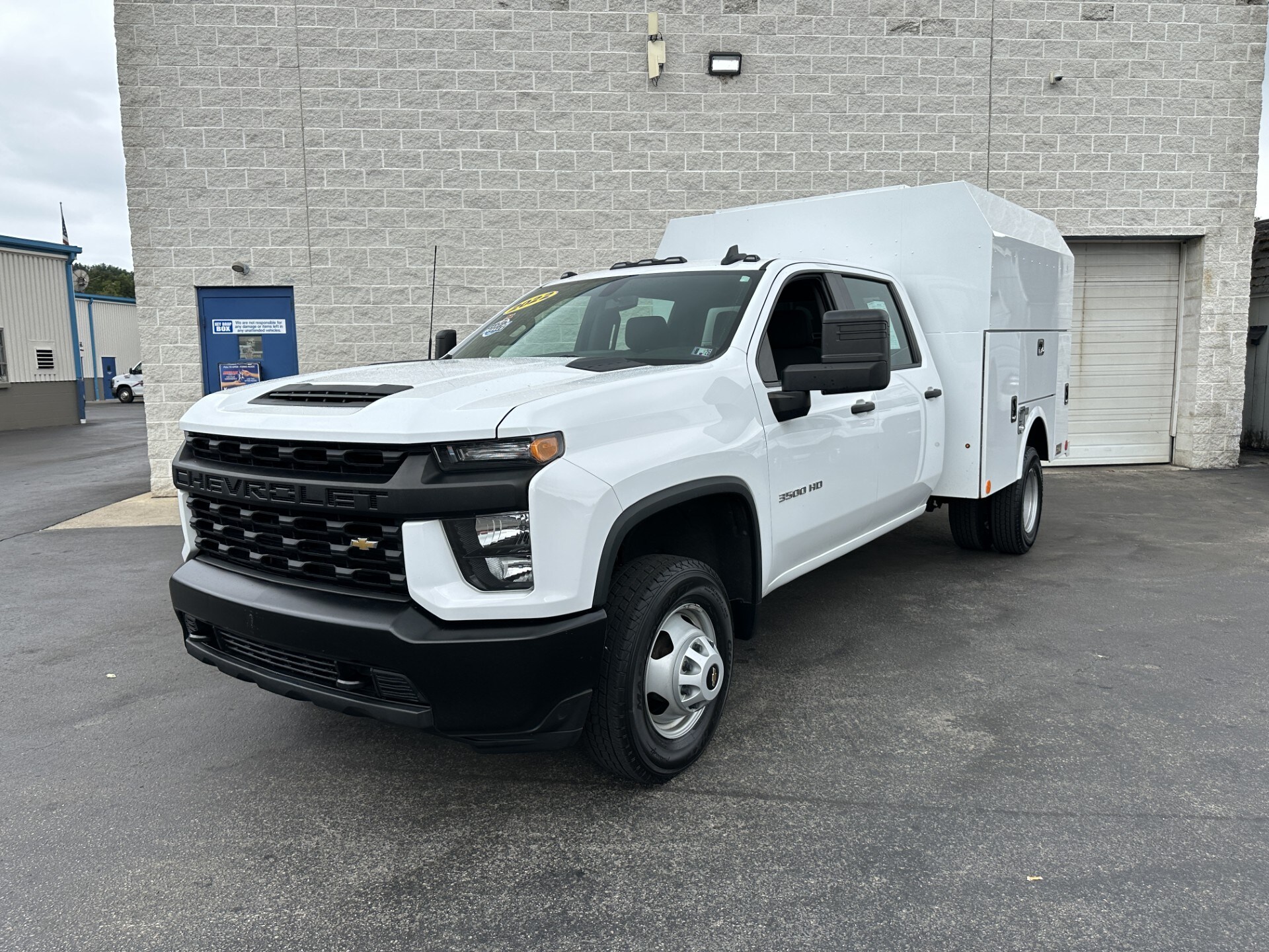 2022 Chevrolet Silverado 3500HD Work Truck photo 2