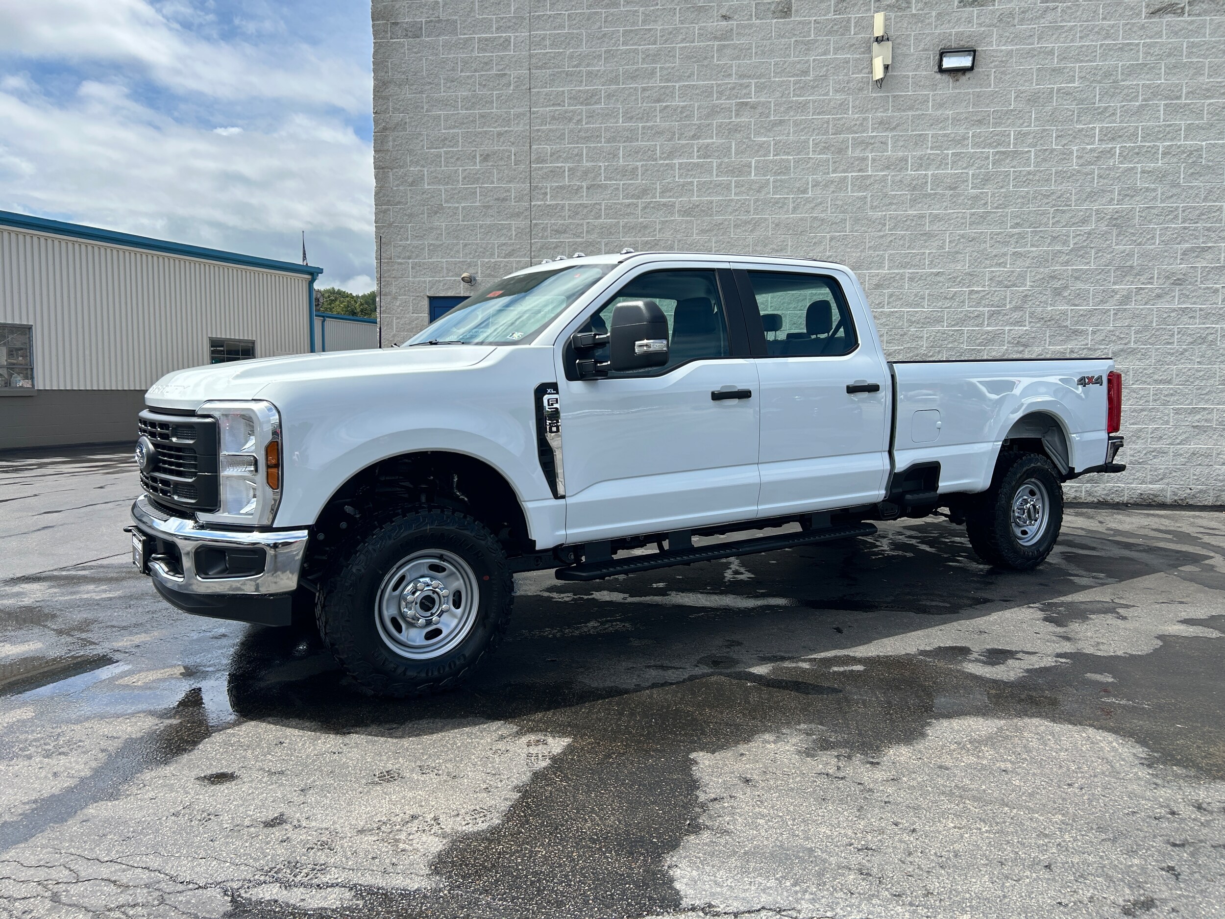 2025 Ford F-350 XL photo 3