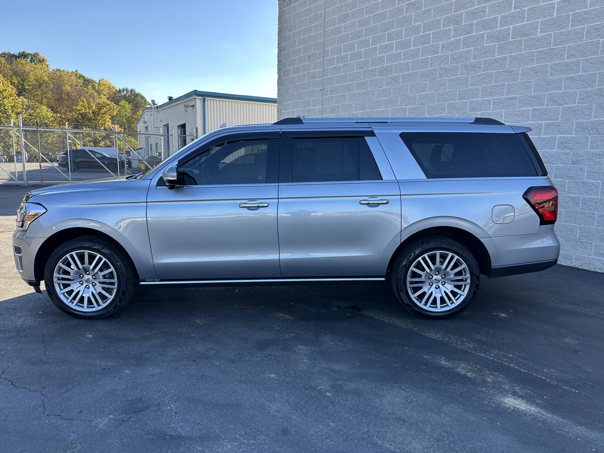 2024 Ford Expedition MAX Limited photo 4