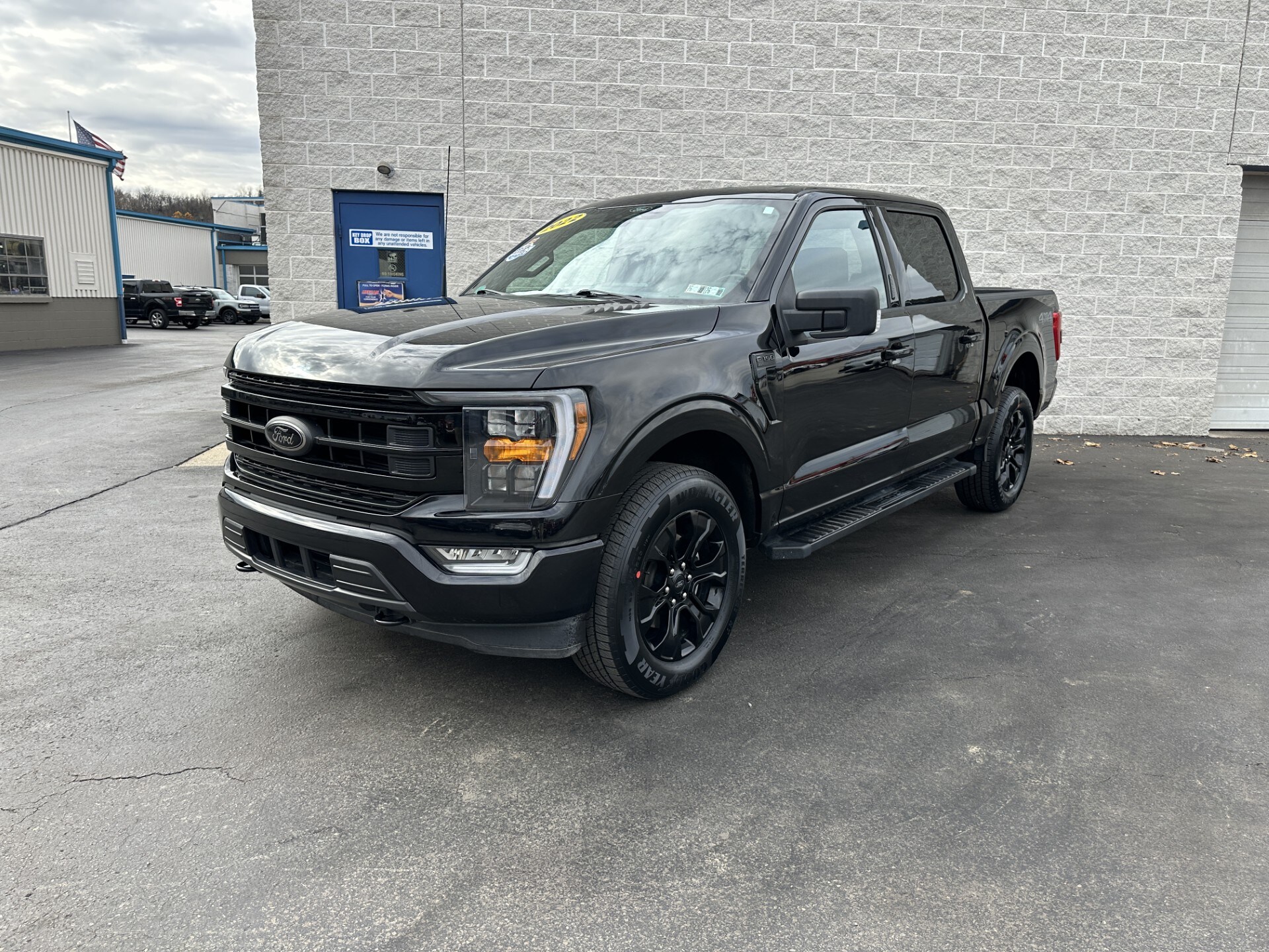 2022 Ford F-150 XLT photo 2