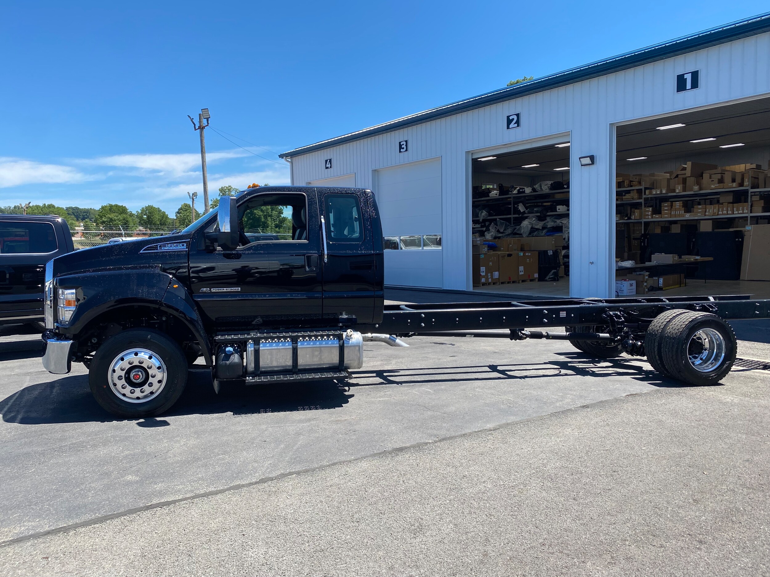 2025 Ford F-650 SuperCab photo 3