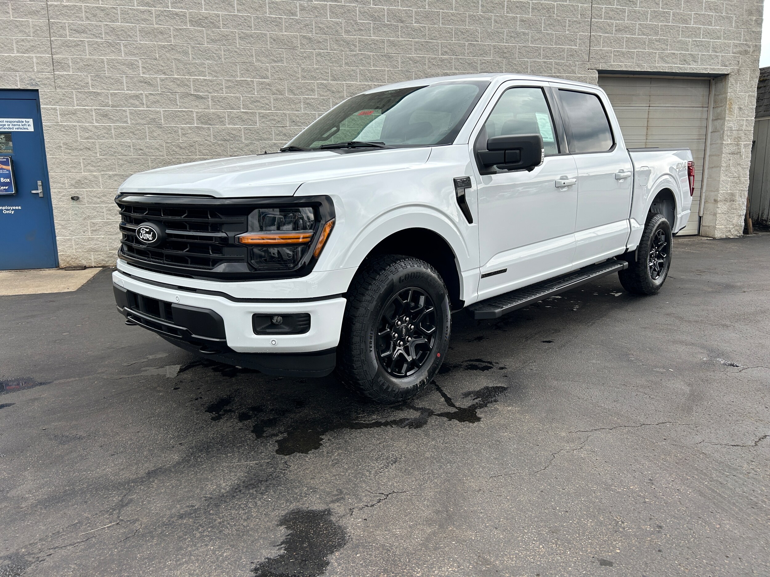 2025 Ford F-150 XLT photo 2