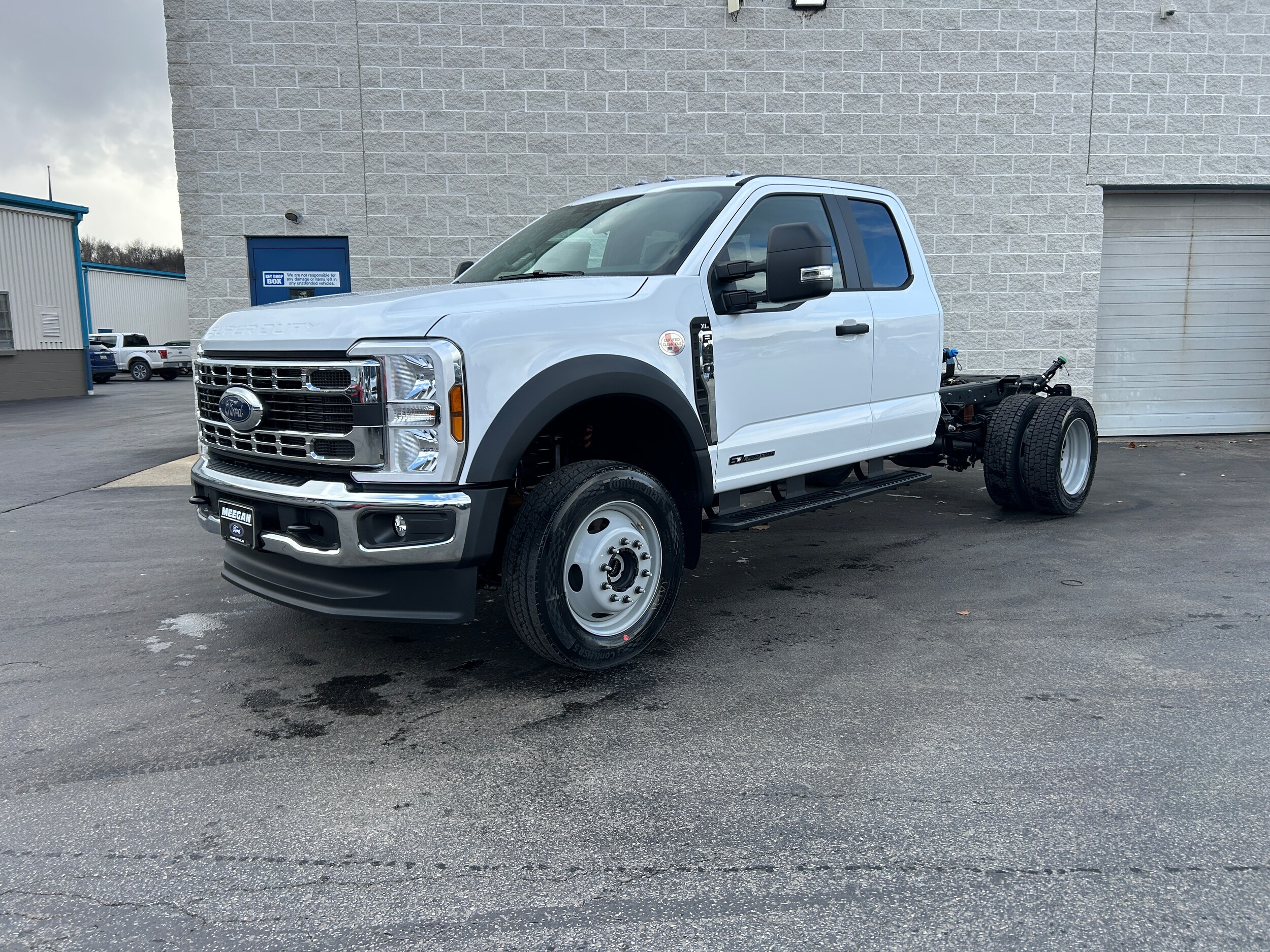 2026 Ford F-450 XL photo 2