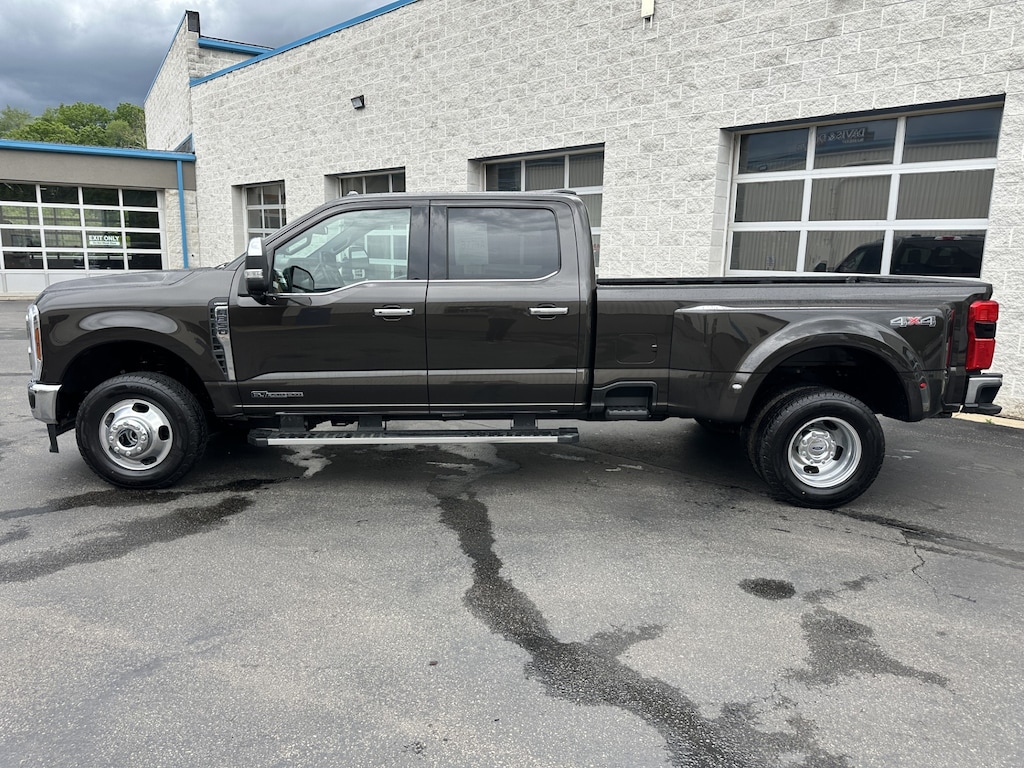 Certified 2025 Ford F-350 Lariat Truck Crew Cab
