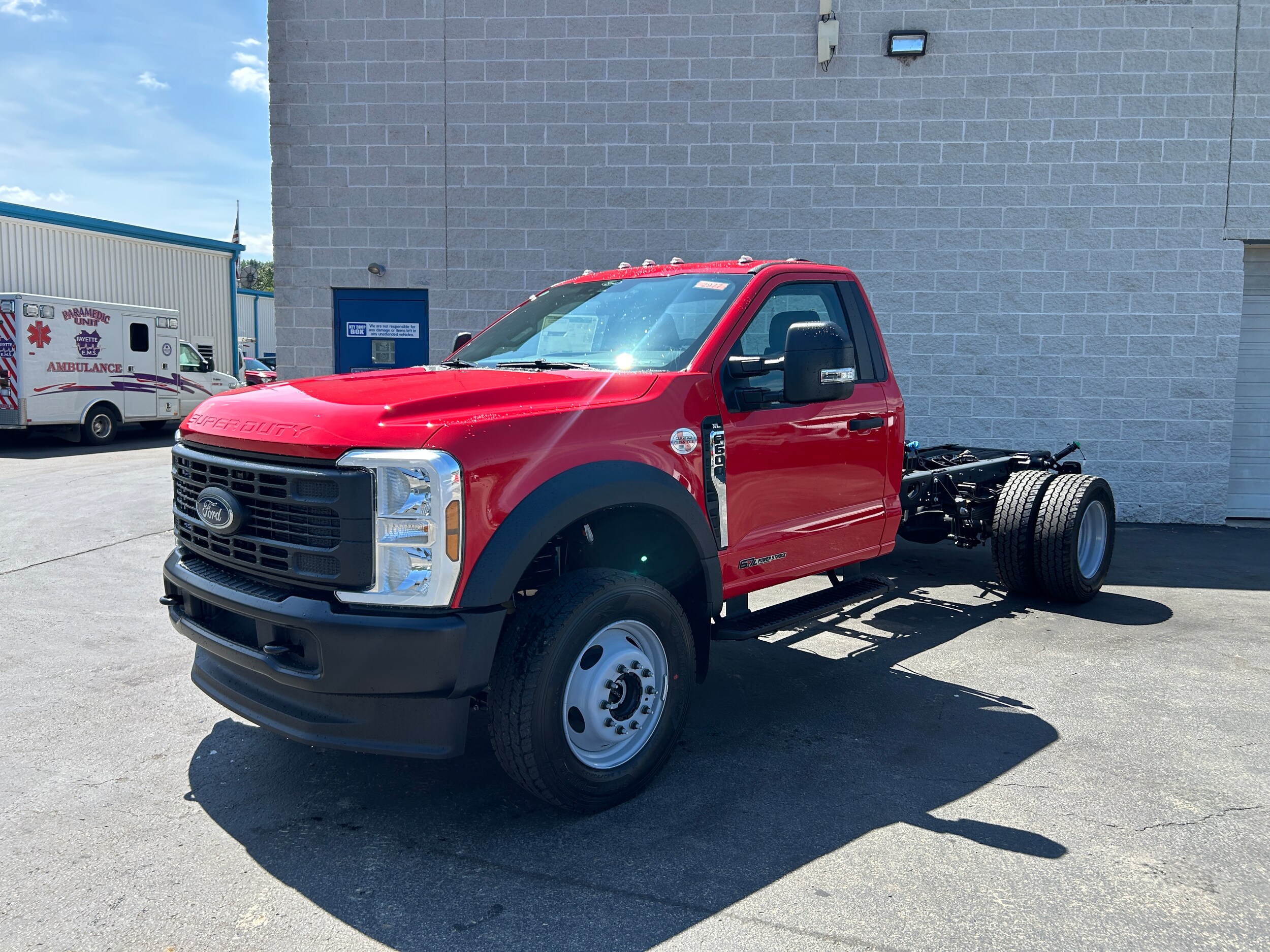 2025 Ford F-600 photo 4