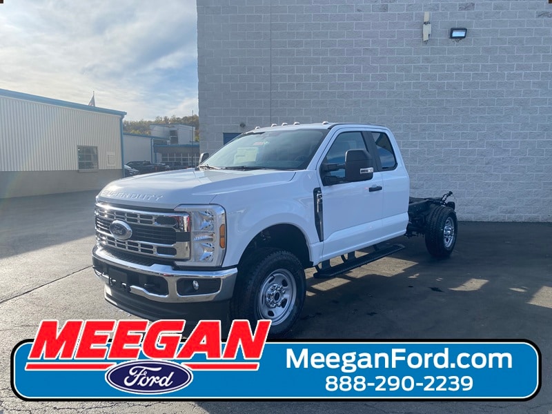 2026 Ford F-350 Super Duty Chassis Cab XL's photo