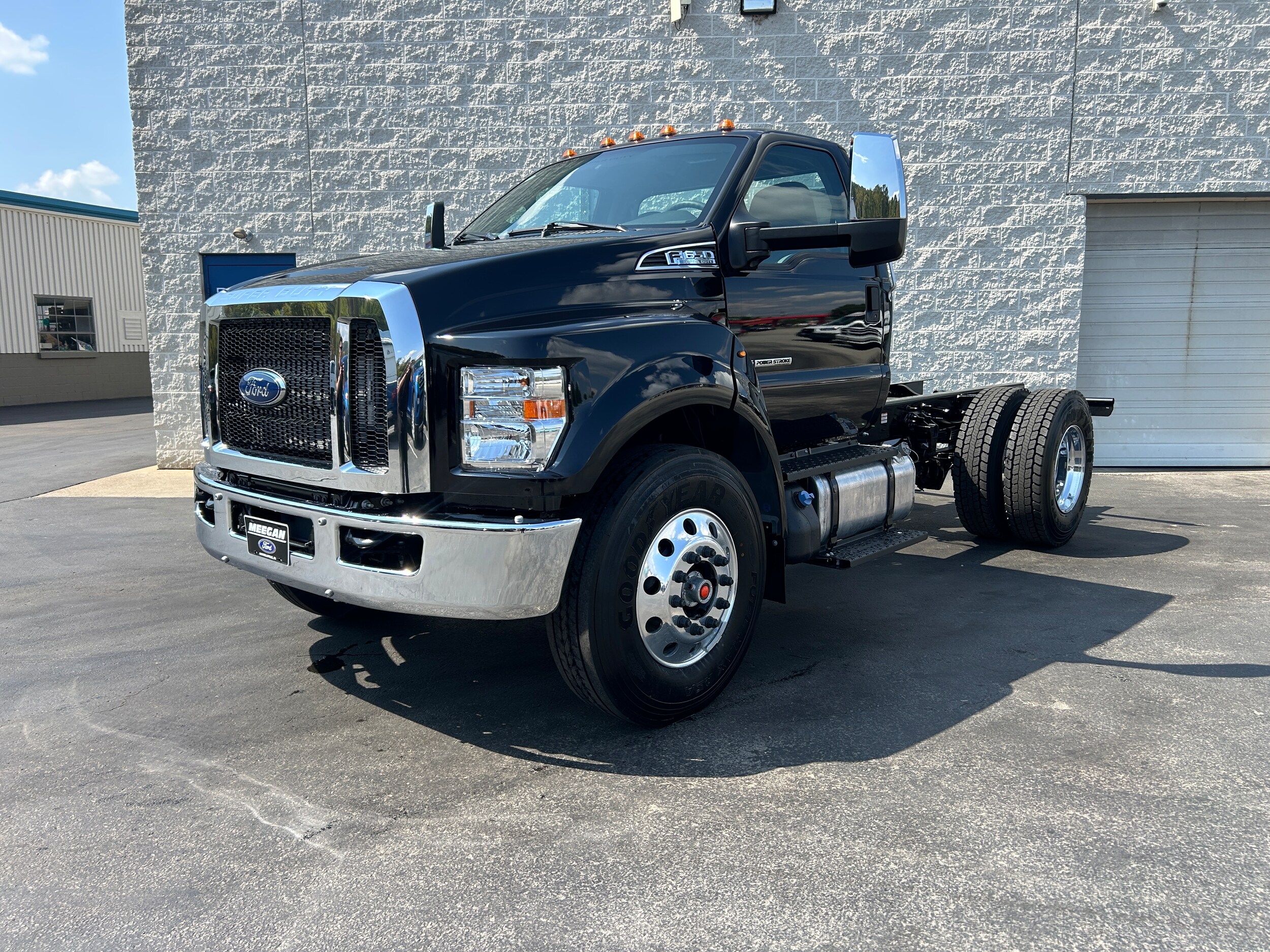 2026 Ford F-650 photo 2