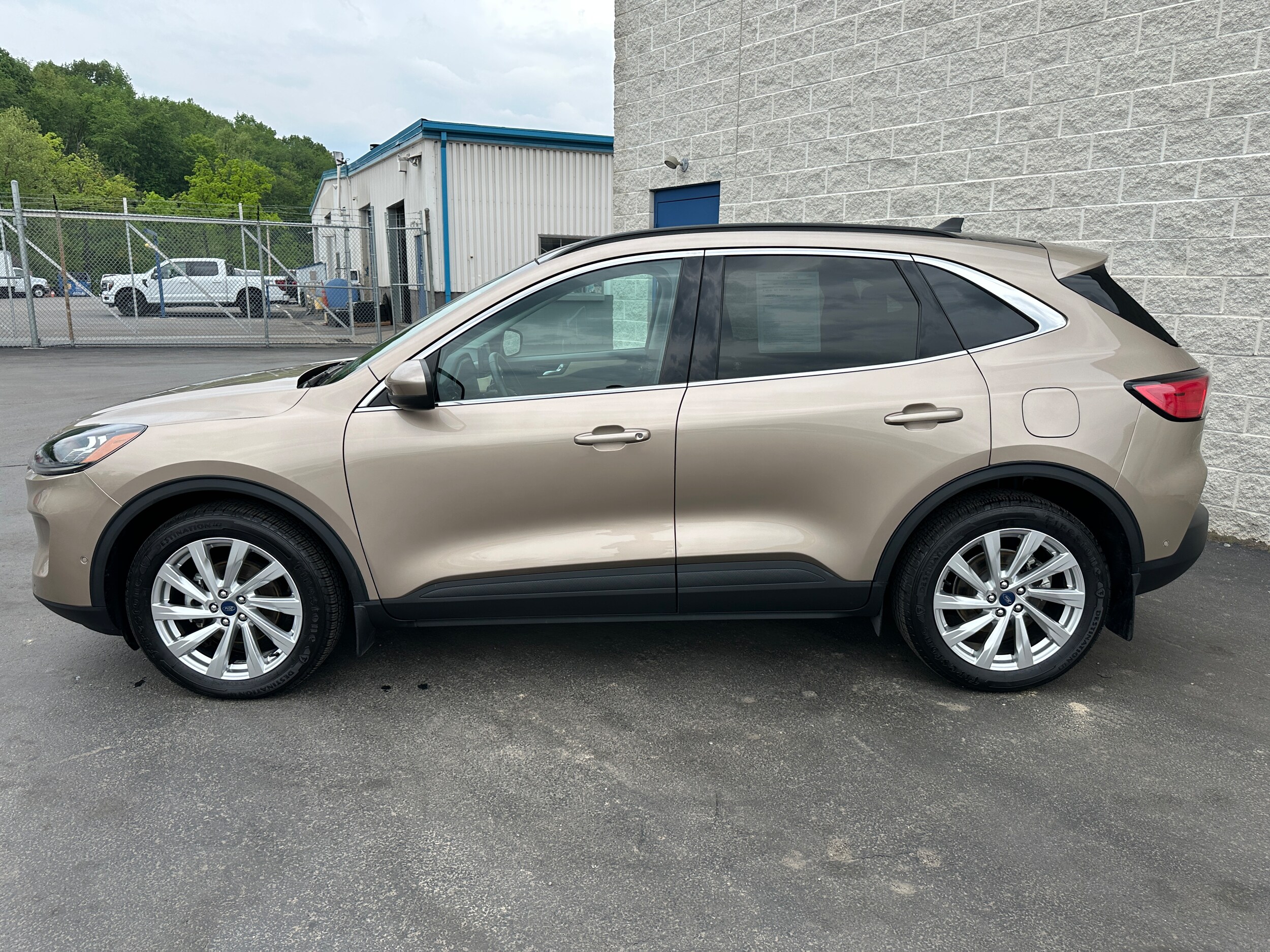 2021 Ford Escape Titanium Hybrid photo 4