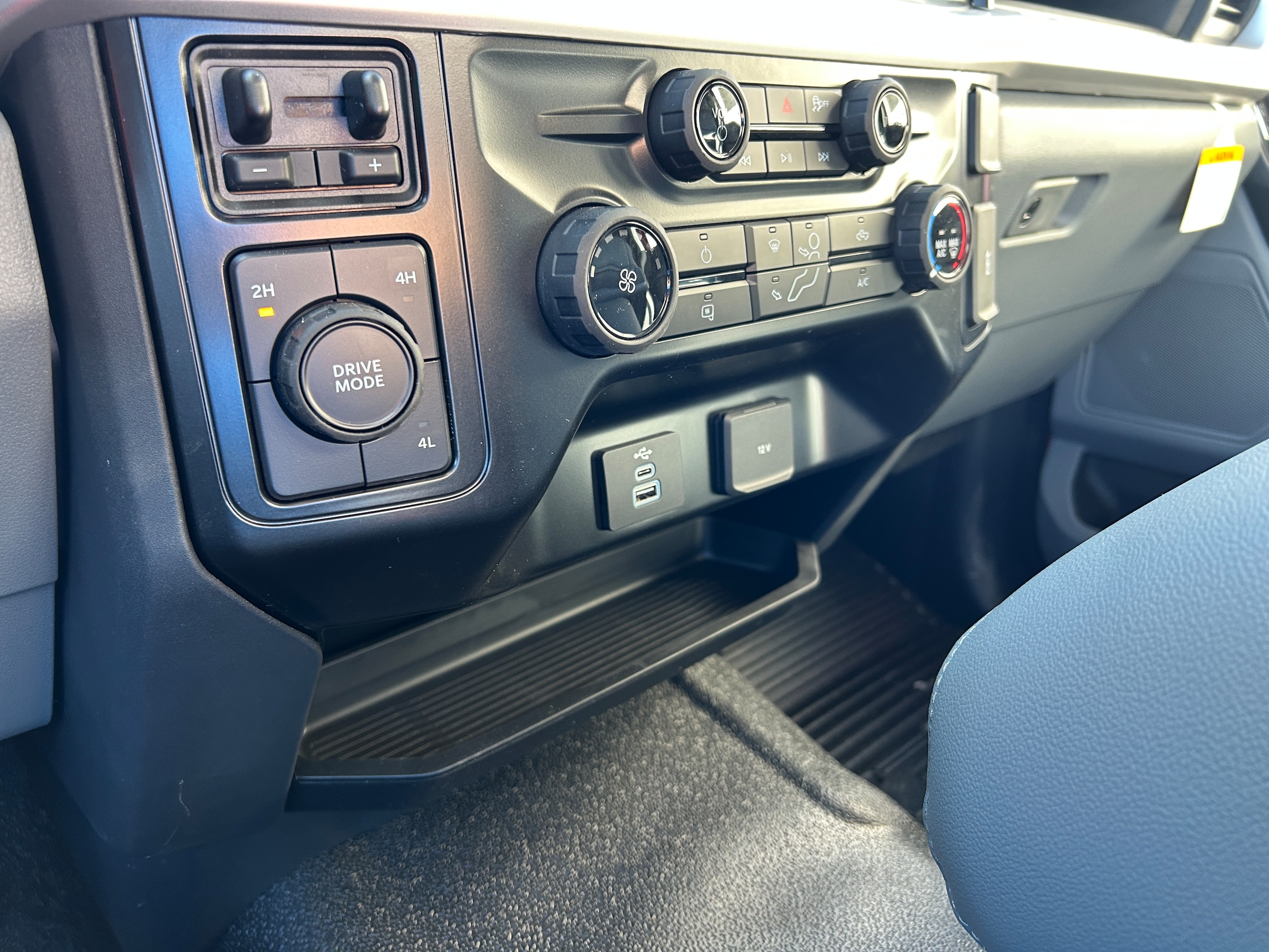 2025 Ford F-550 Super Duty Chassis Cab XL - Photo 31