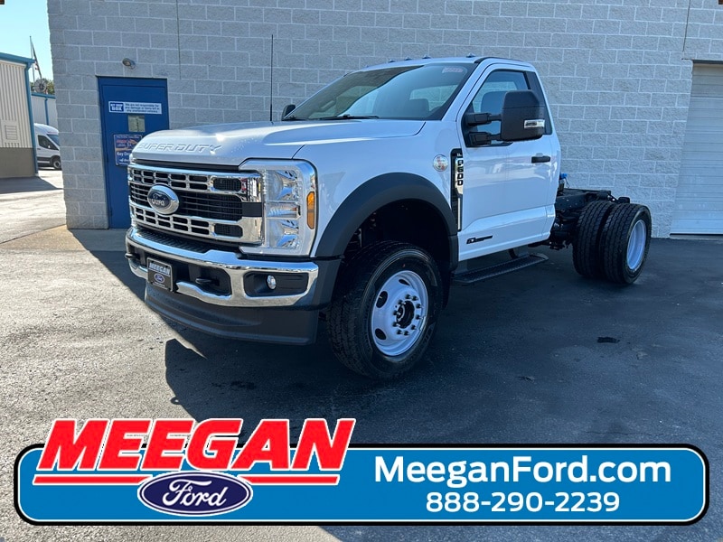 2025 Ford F-600 Super Duty Chassis Cab XL's photo