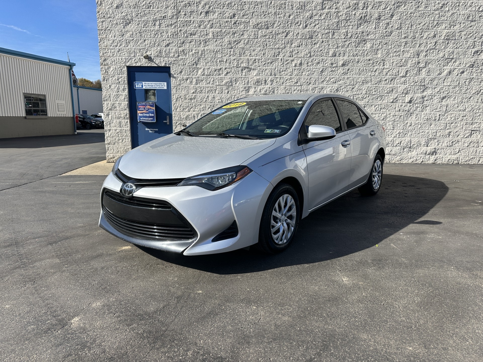Used 2019 Toyota Corolla LE with VIN 5YFBURHE0KP942883 for sale in Connellsville, PA
