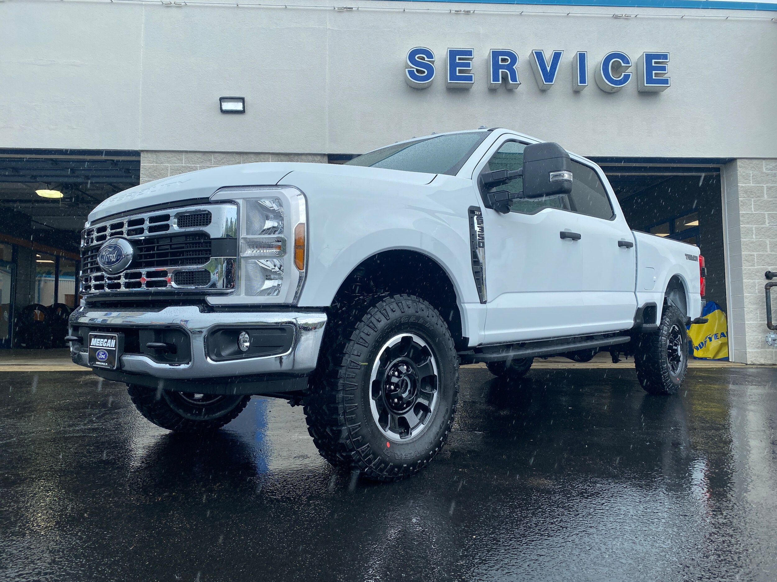 2025 Ford F-350 XLT photo 3