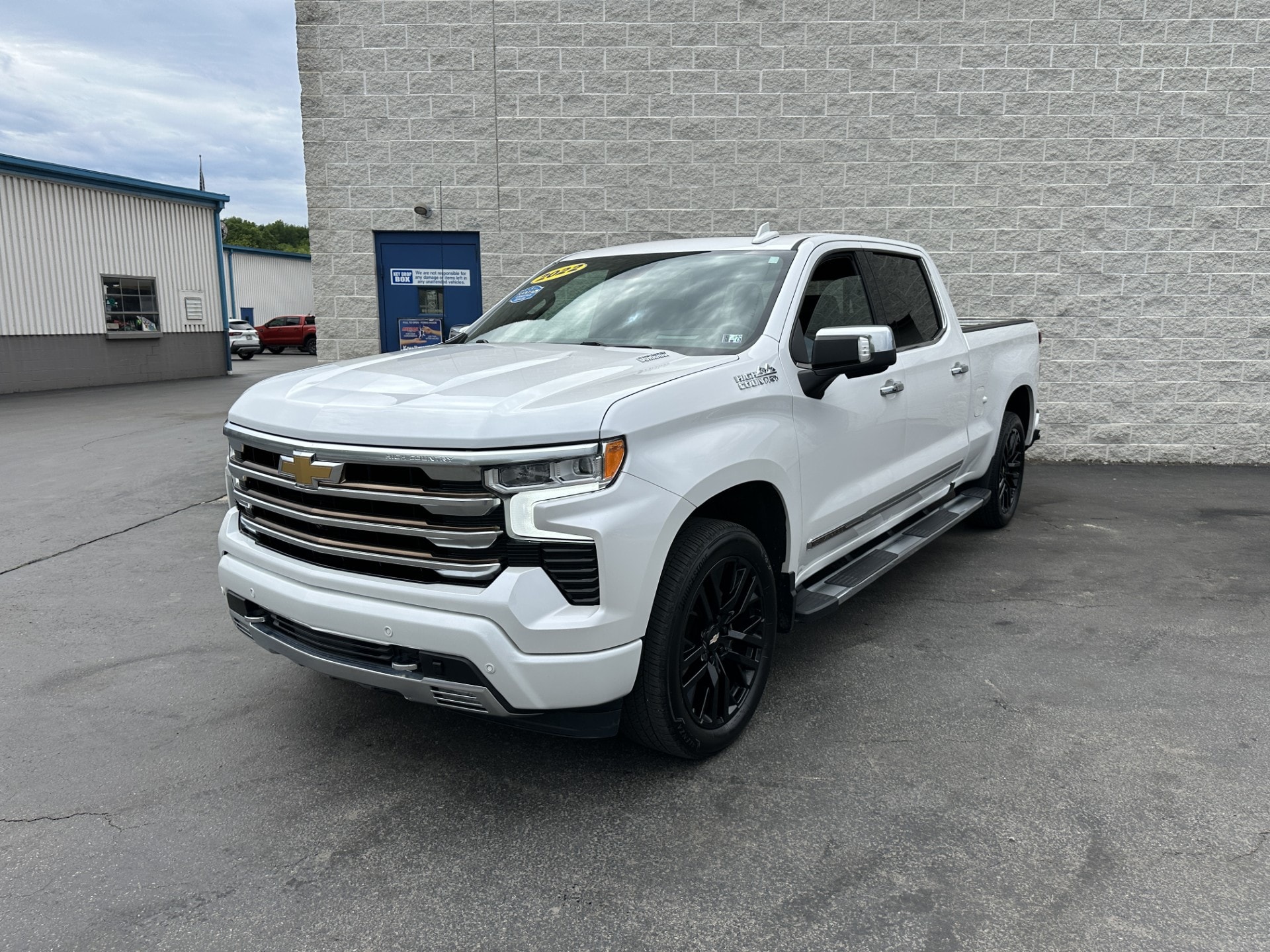 Used 2022 Chevrolet Silverado 1500 High Country with VIN 3GCUDJET8NG512123 for sale in Connellsville, PA