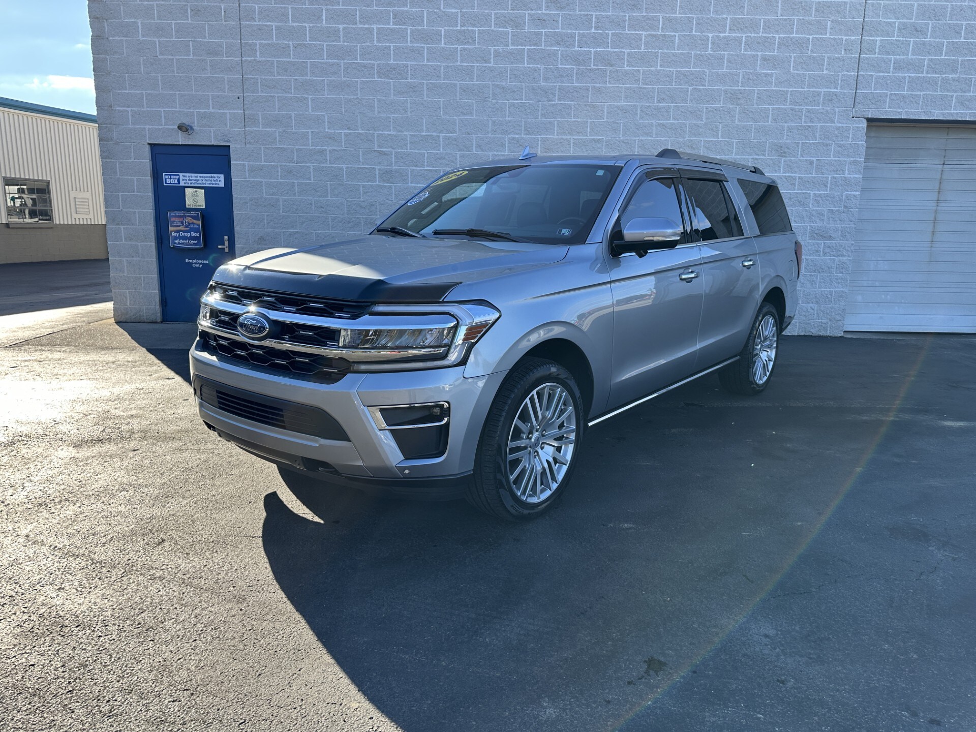 2024 Ford Expedition MAX Limited photo 2