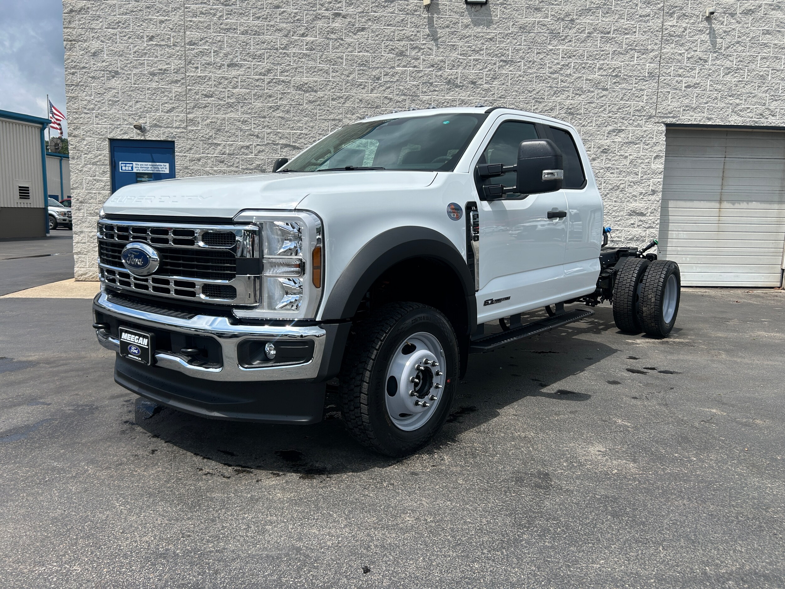 2025 Ford F-550 XL photo 2