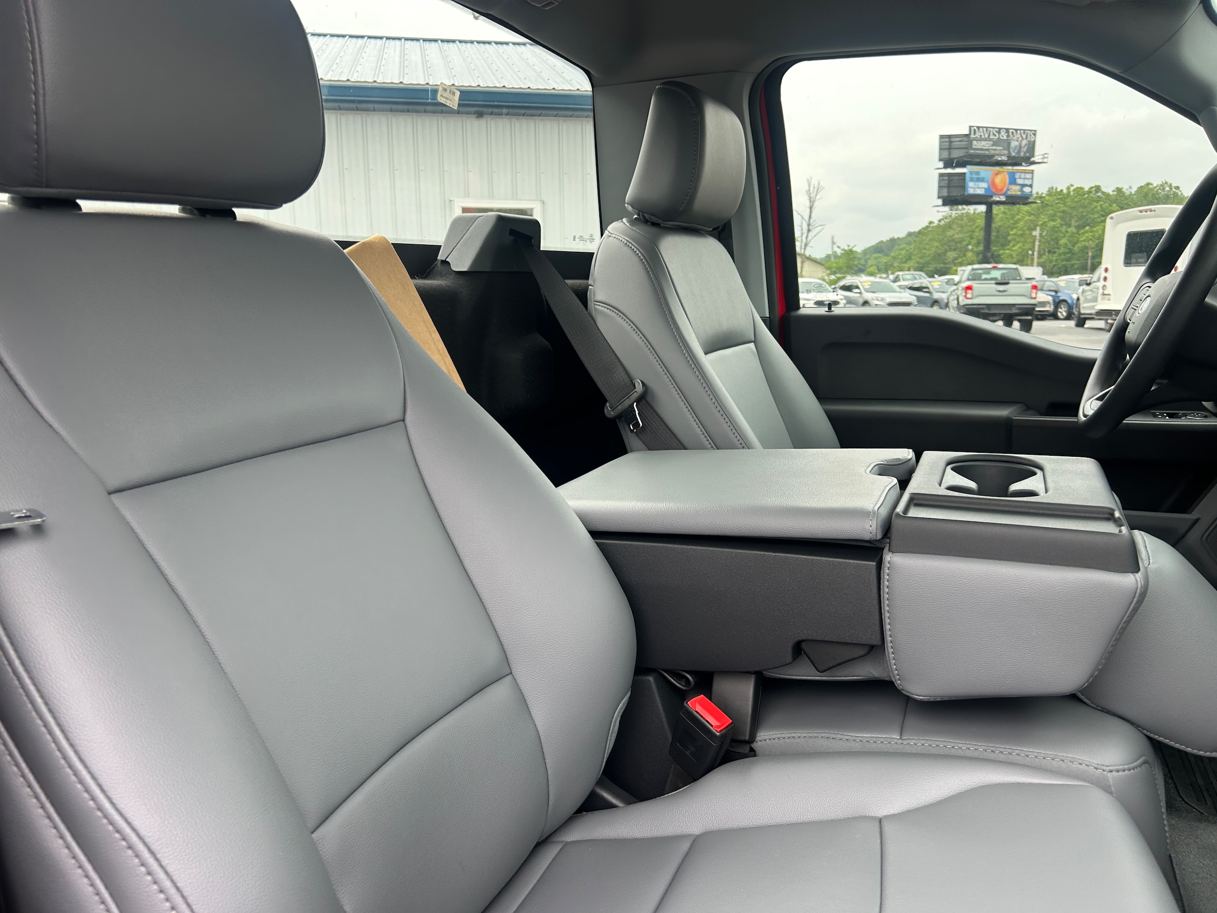 2025 Ford F-550 Super Duty Chassis Cab XL - Photo 23