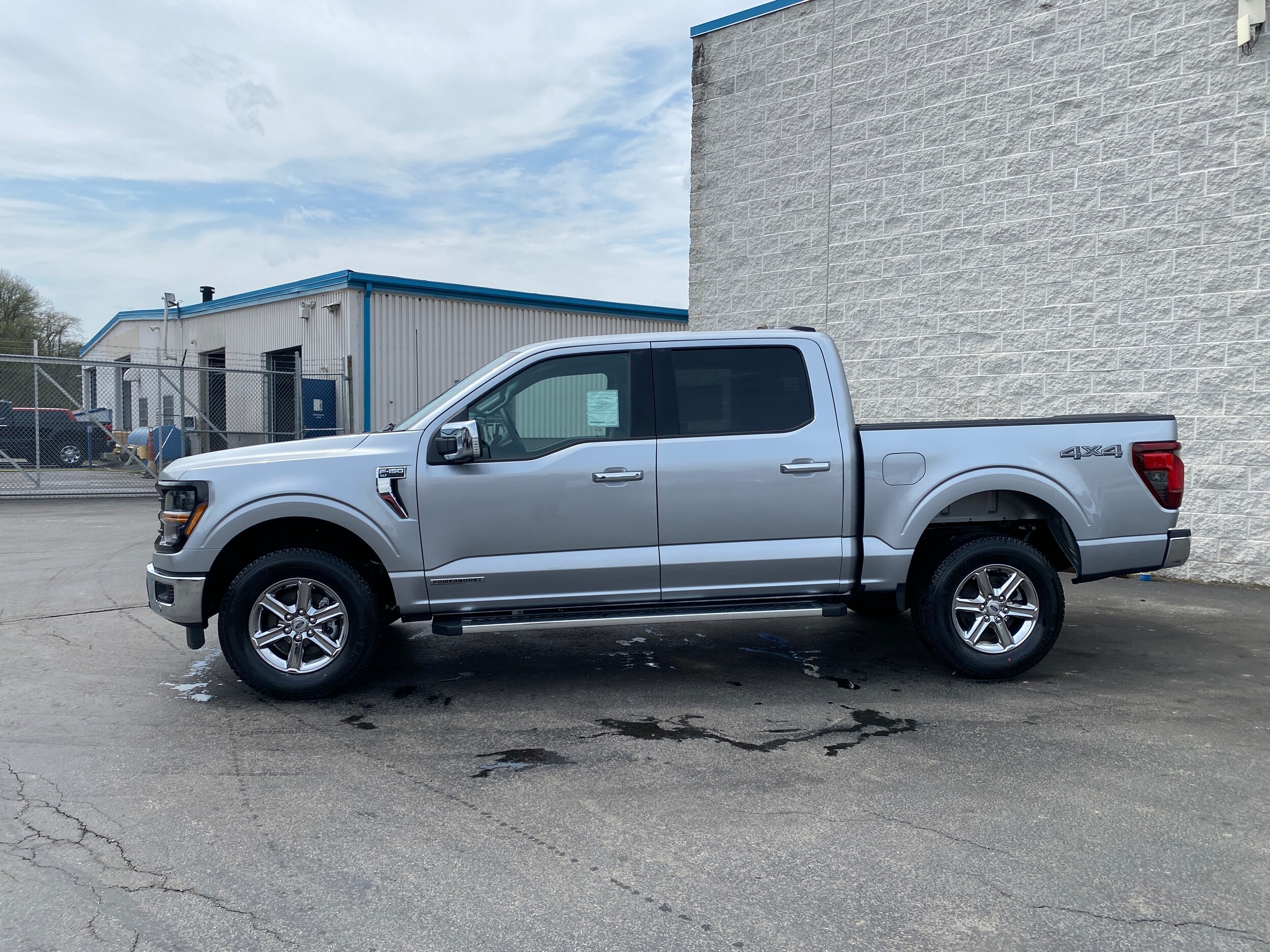 2025 Ford F-150 XLT photo 3