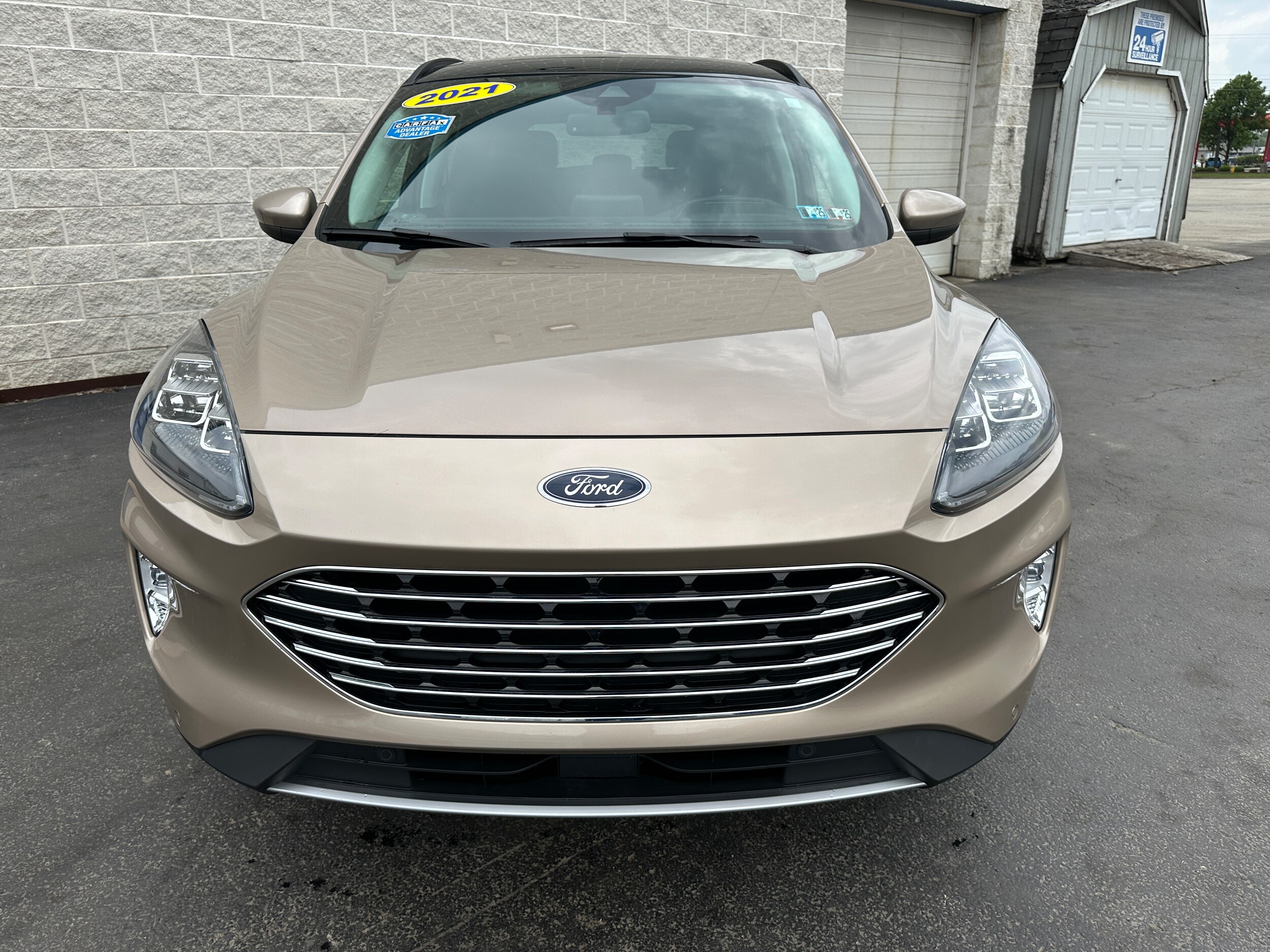 2021 Ford Escape Titanium Hybrid photo 3