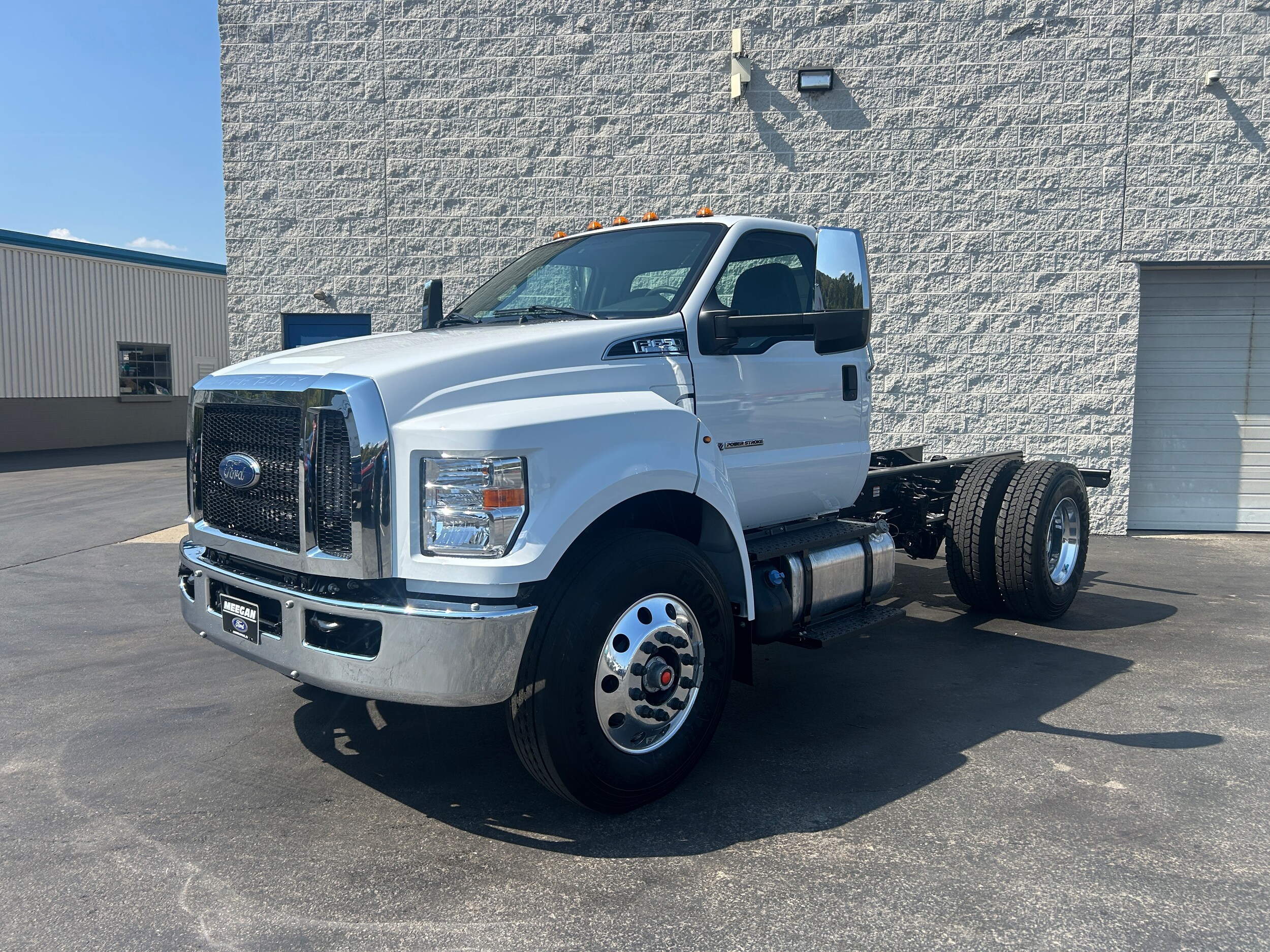 2026 Ford F-650 photo 3