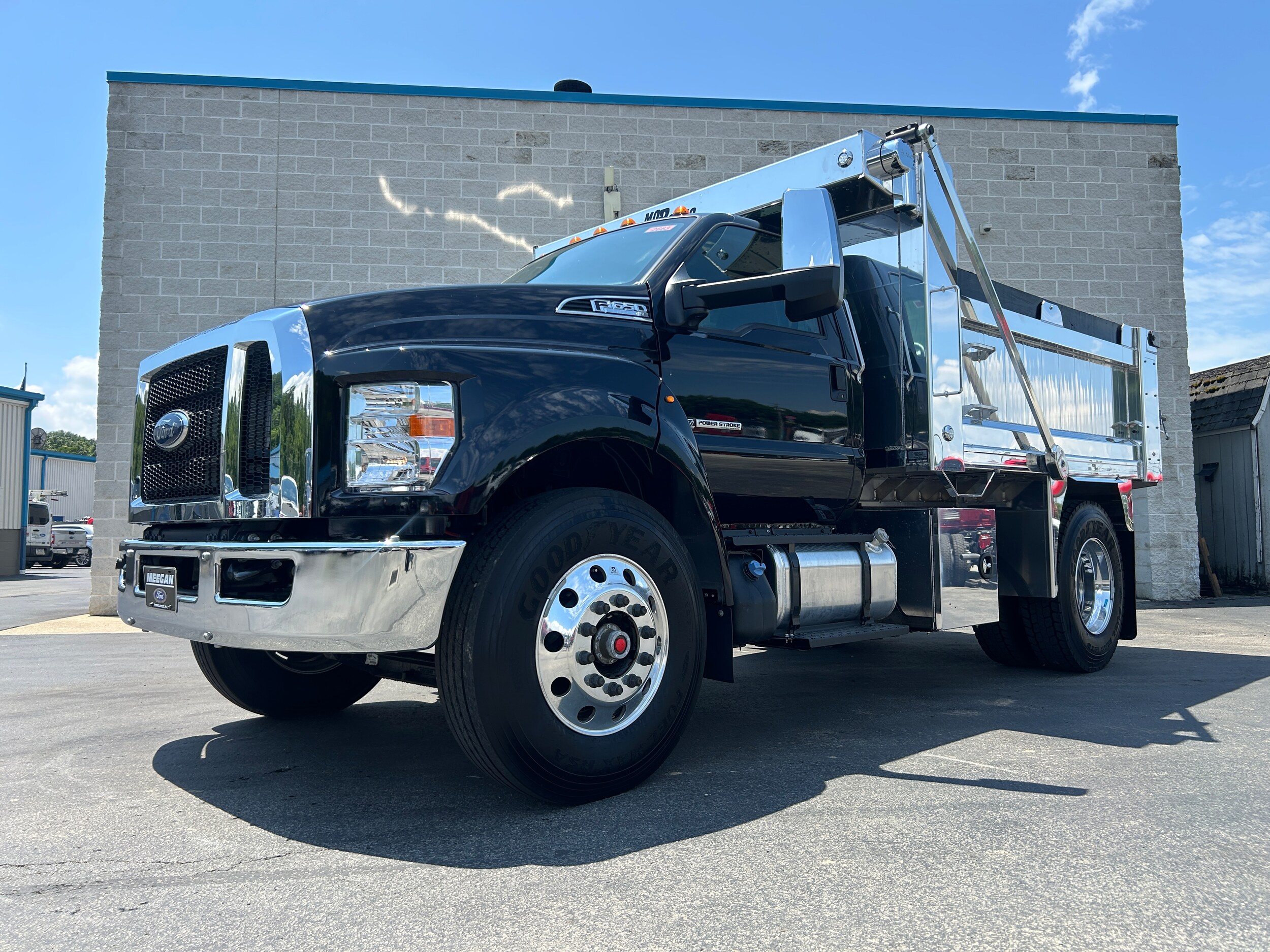 2026 Ford F-650 photo 4