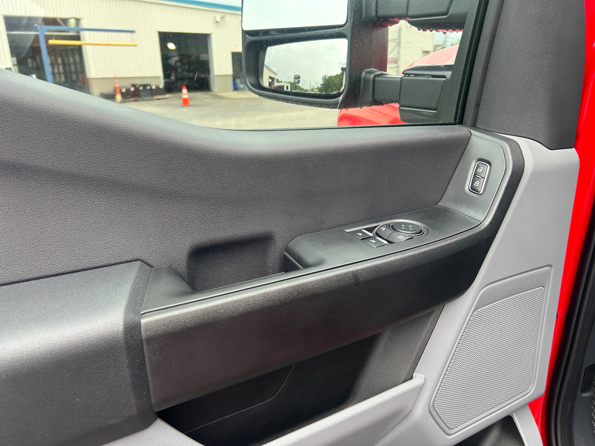 2025 Ford F-550 Super Duty Chassis Cab XL - Photo 25