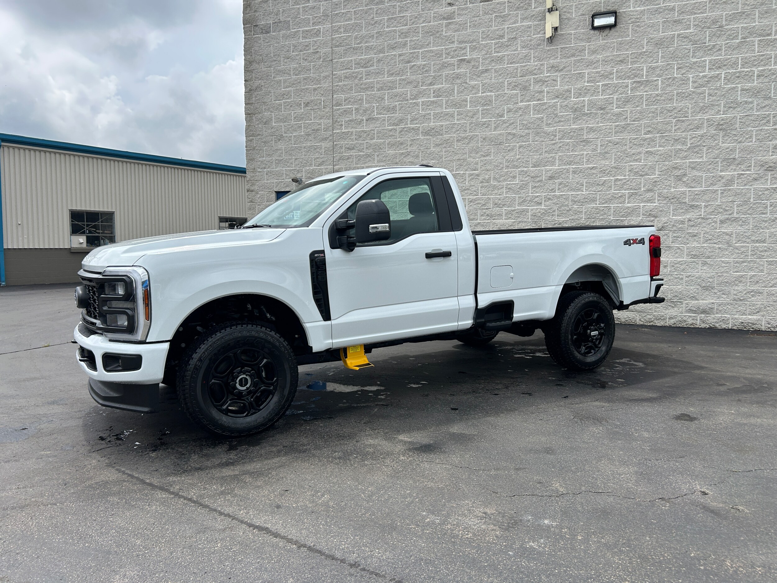 2025 Ford F-350 XL photo 4