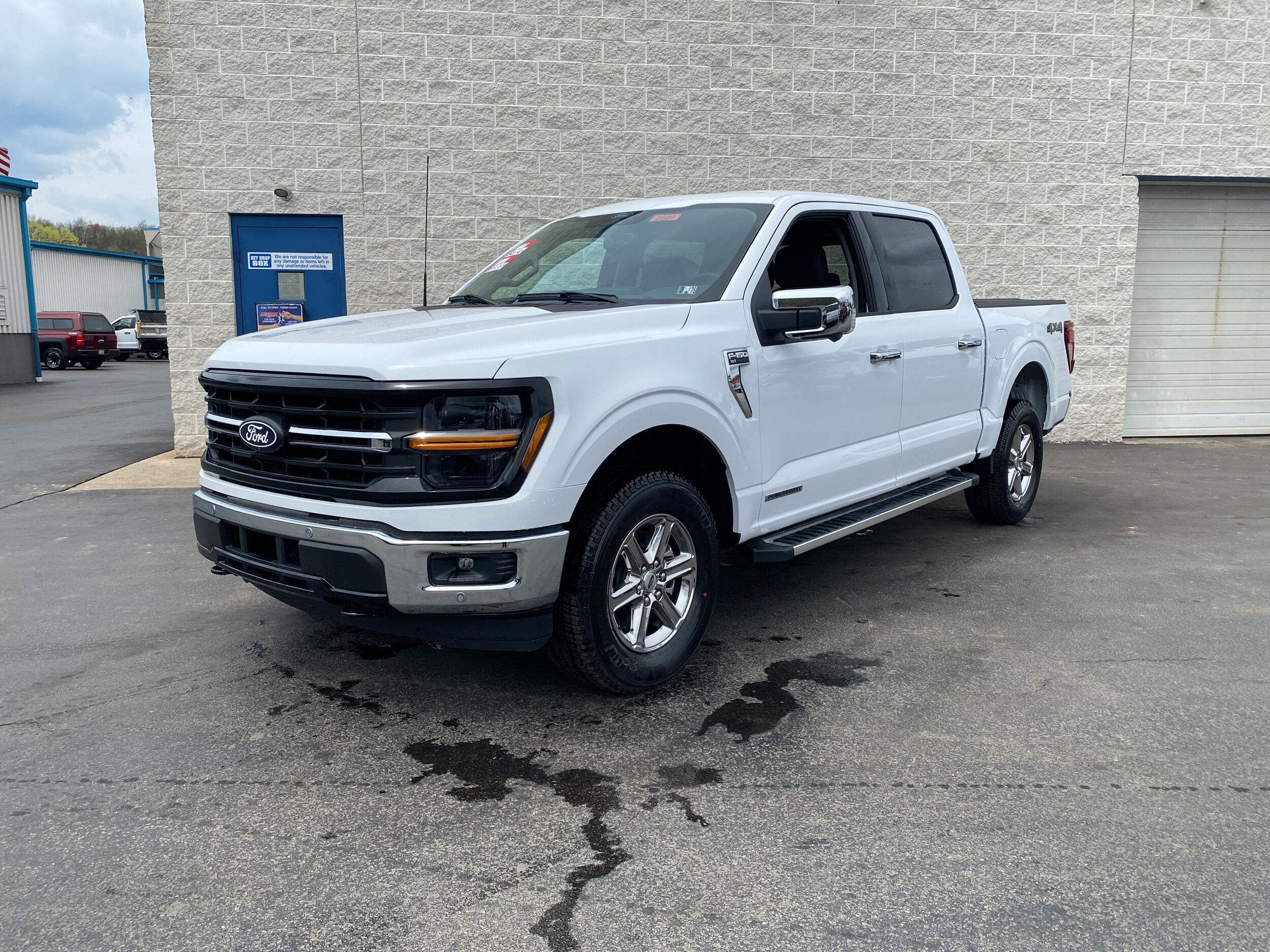 2025 Ford F-150 XLT photo 2