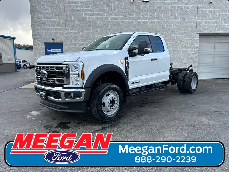 2026 Ford F-450 Super Duty Chassis Cab XL's photo