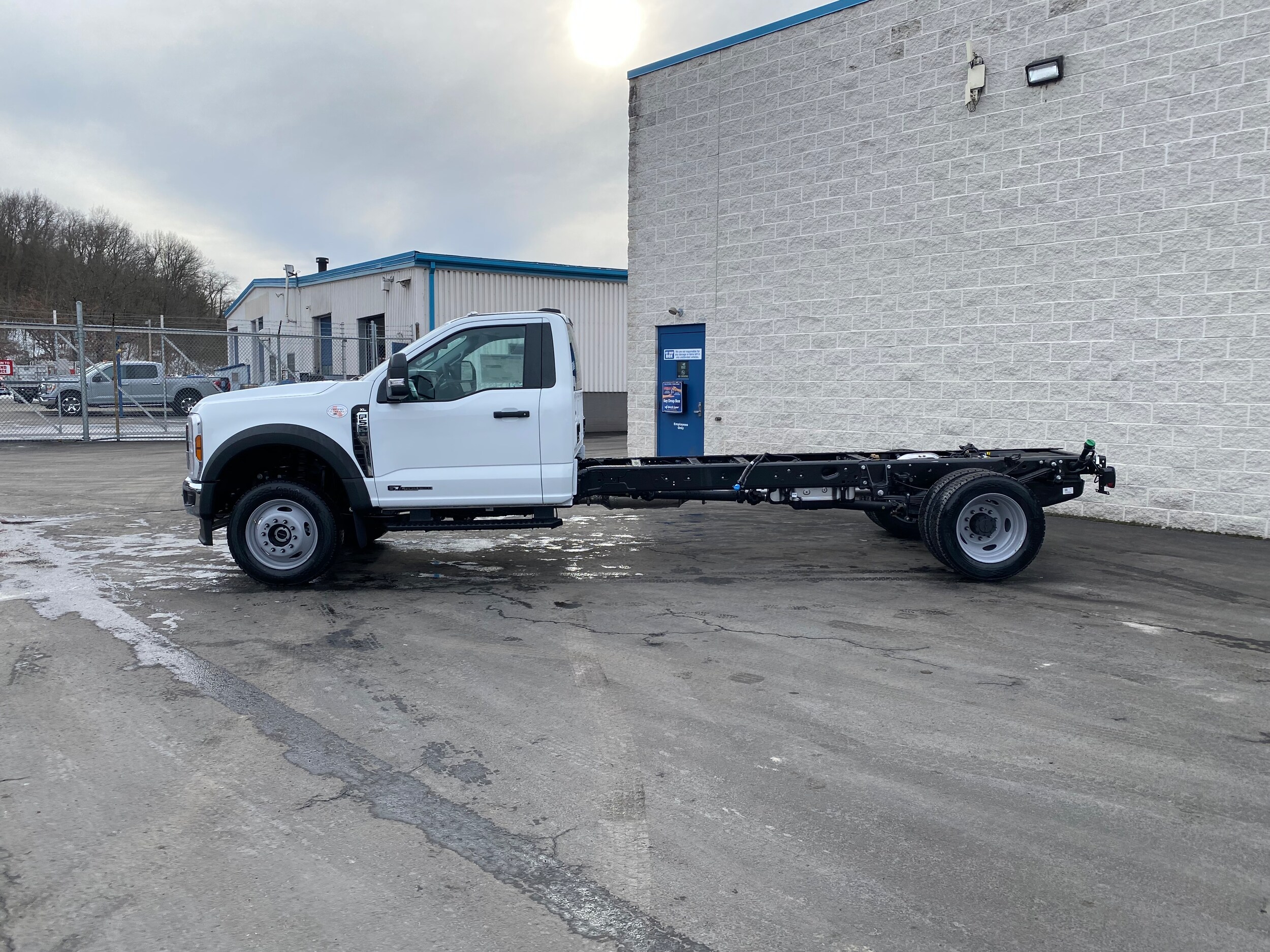2025 Ford F-550 XL photo 4