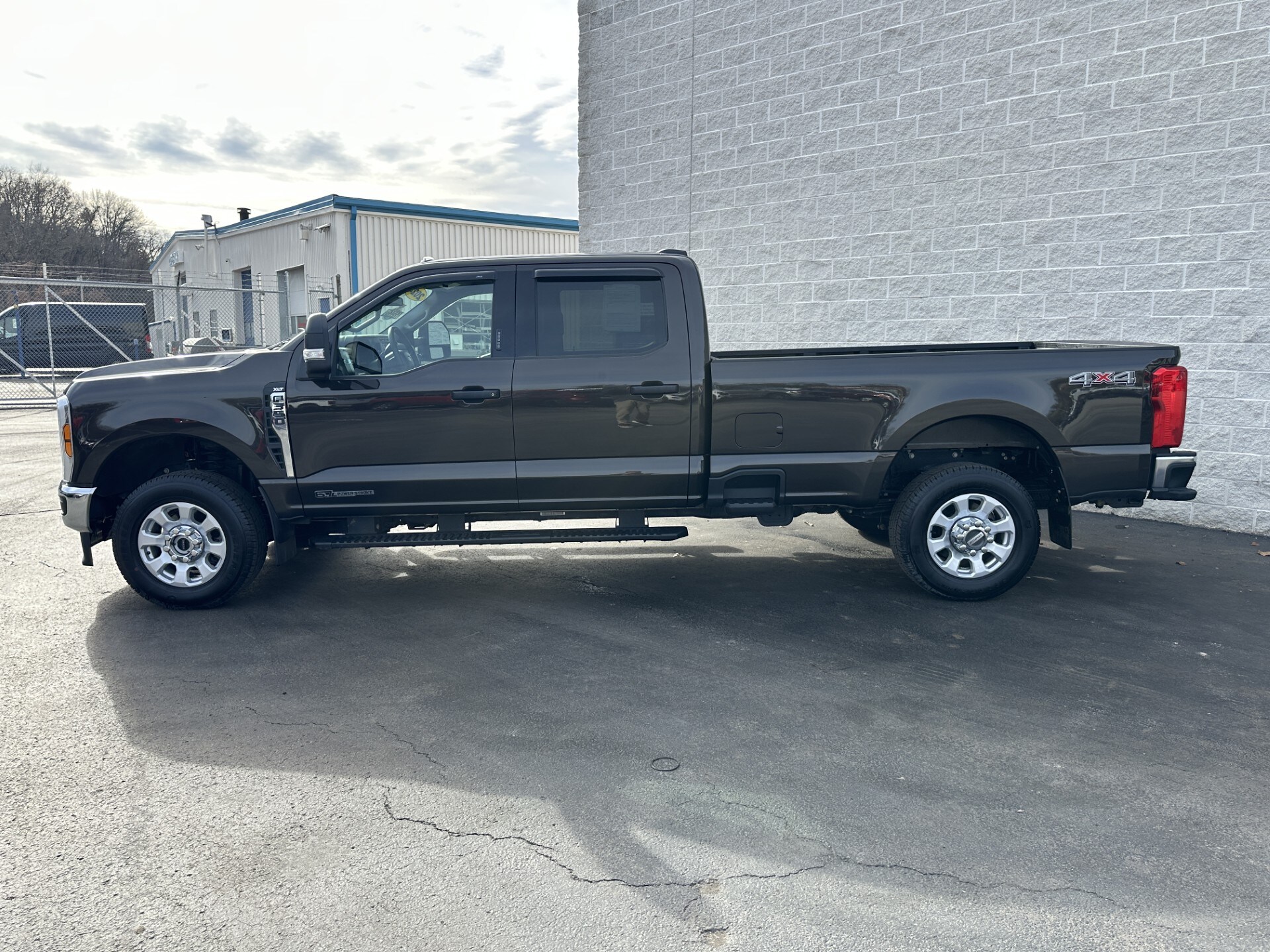 2024 Ford F-350 XLT photo 4