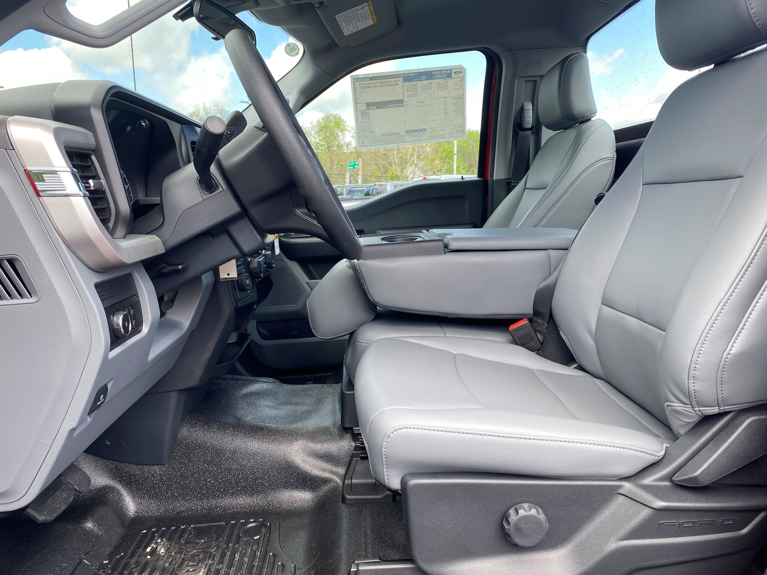 2025 Ford F-550 Super Duty Chassis Cab XL - Photo 25