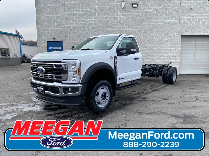 2025 Ford F-550 Super Duty Chassis Cab XL's photo