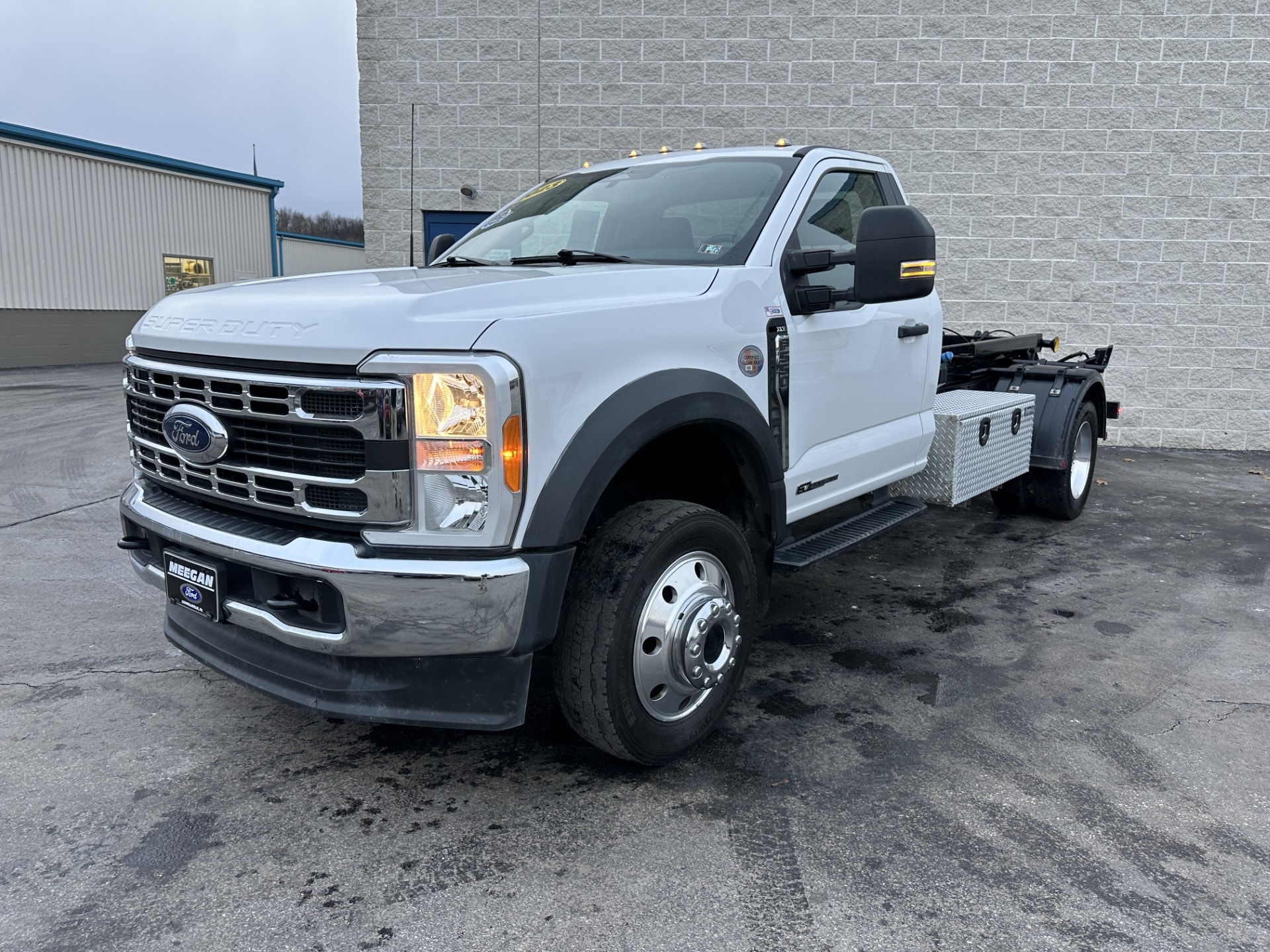 2023 Ford F-550 Super Duty Chassis Cab XLT's photo