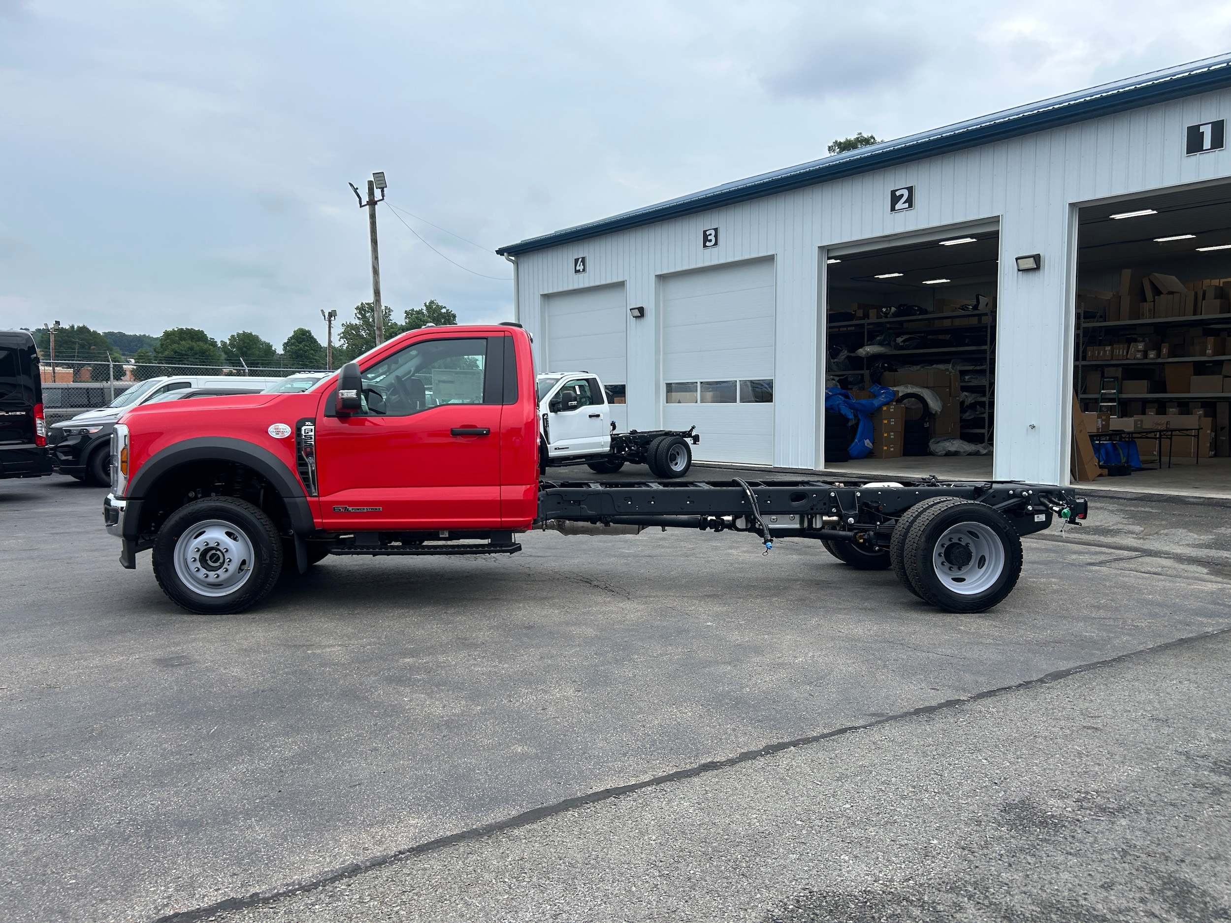 2025 Ford F-550 Super Duty Chassis Cab XL - Photo 6