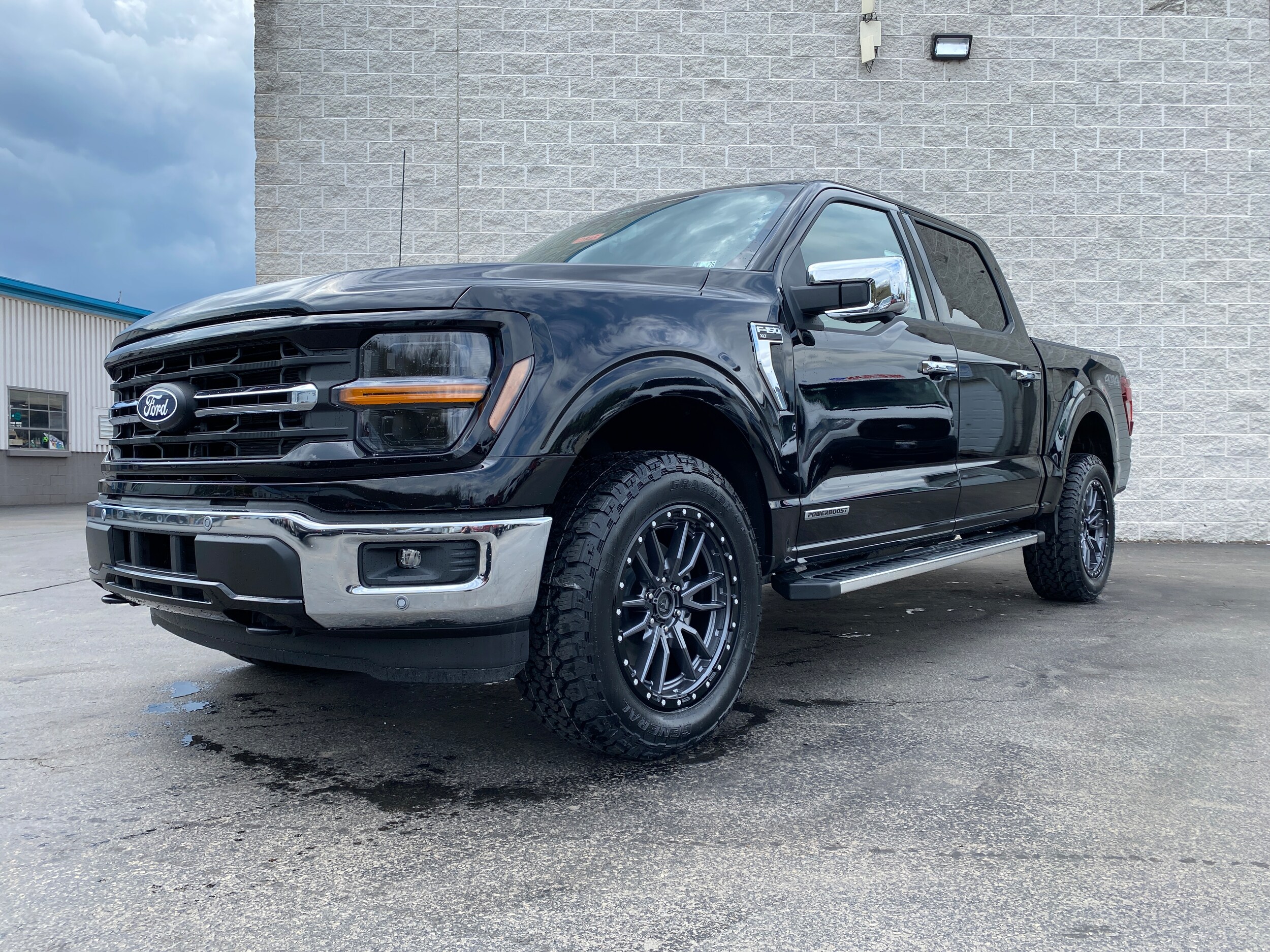 2025 Ford F-150 XLT photo 2
