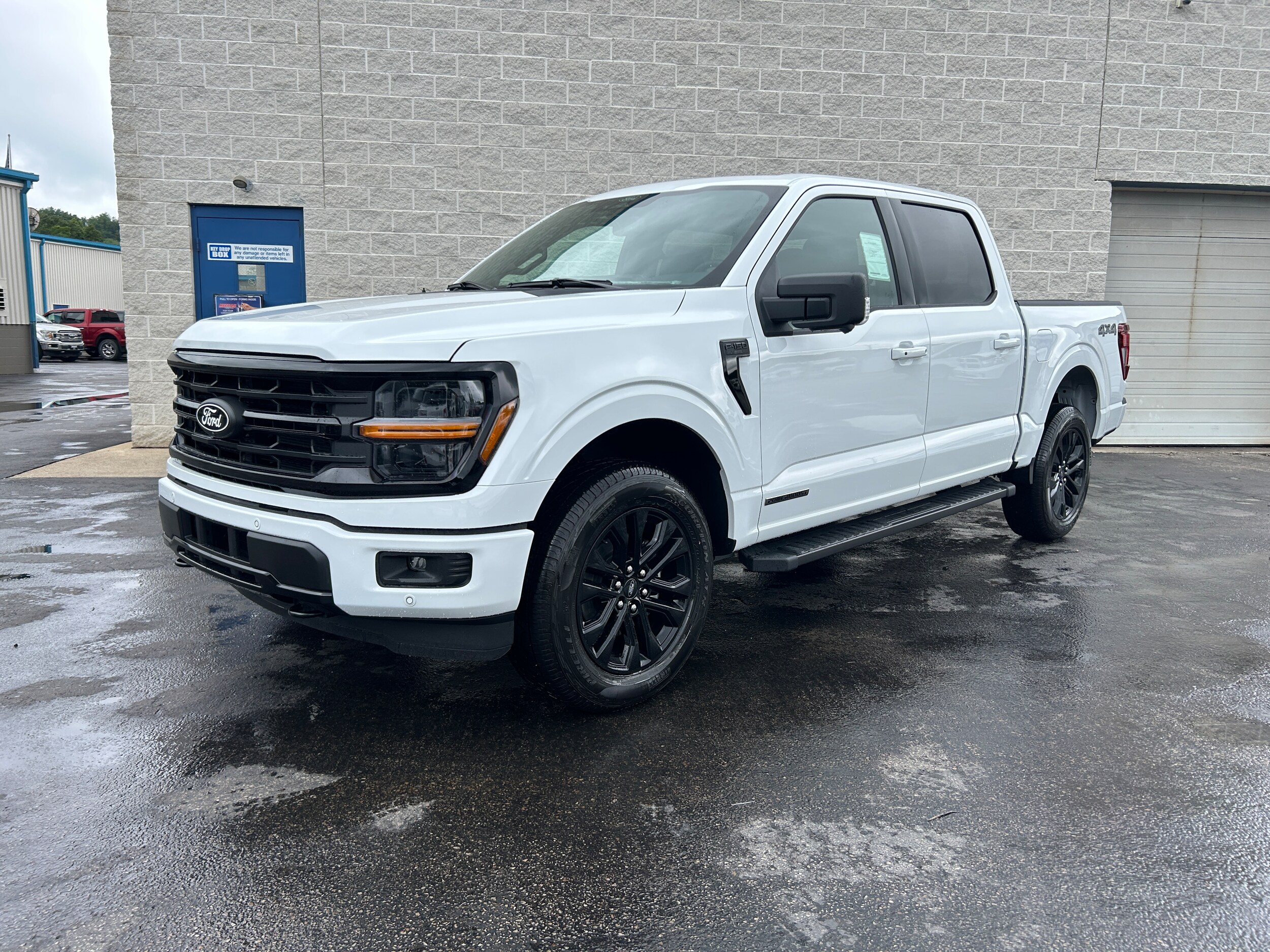 2025 Ford F-150 XLT photo 2