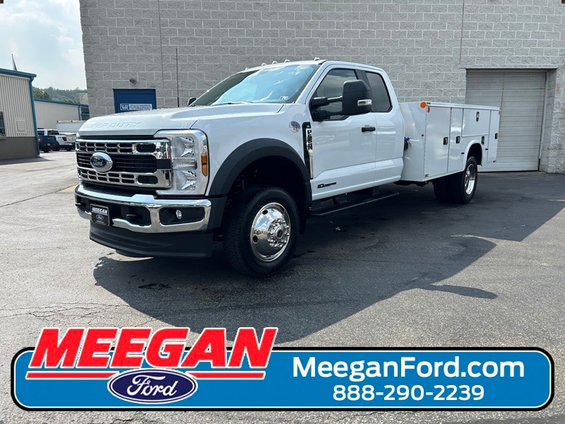 2025 Ford F-550 Super Duty Chassis Cab XL's photo