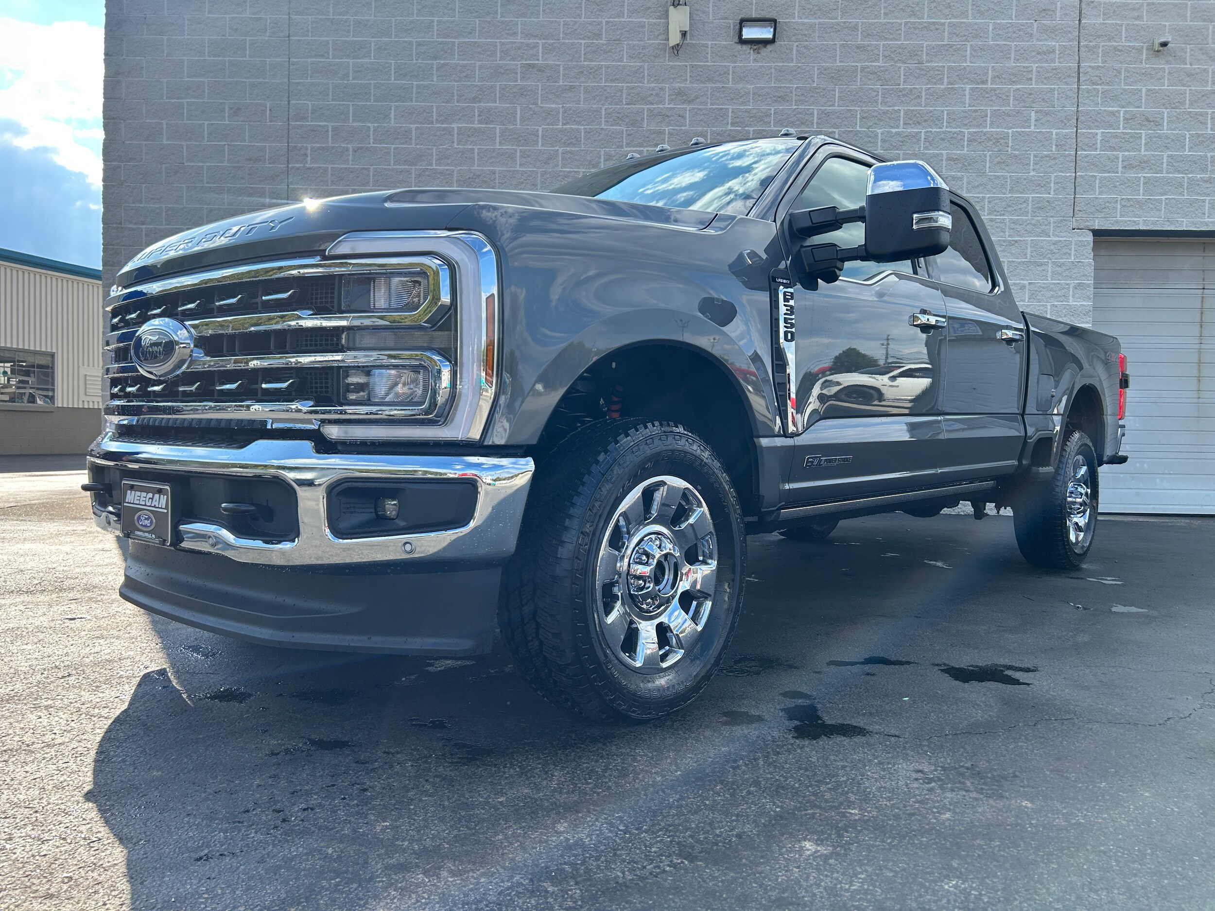 2026 Ford F-350 Lariat photo 3