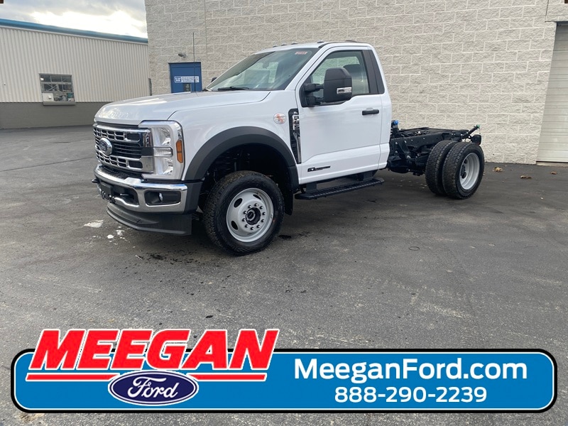 2025 Ford F-550 Super Duty Chassis Cab XL's photo