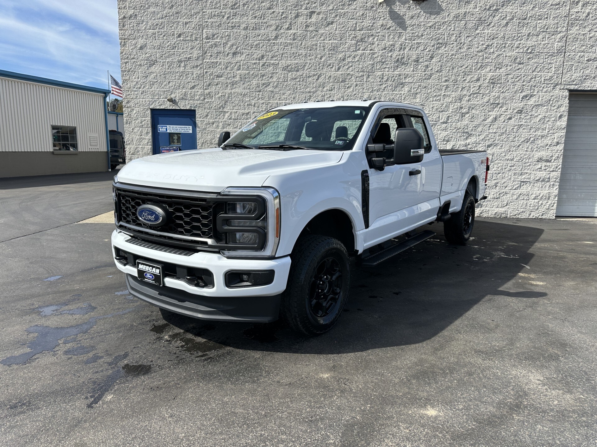 2023 Ford F-350 XL photo 2
