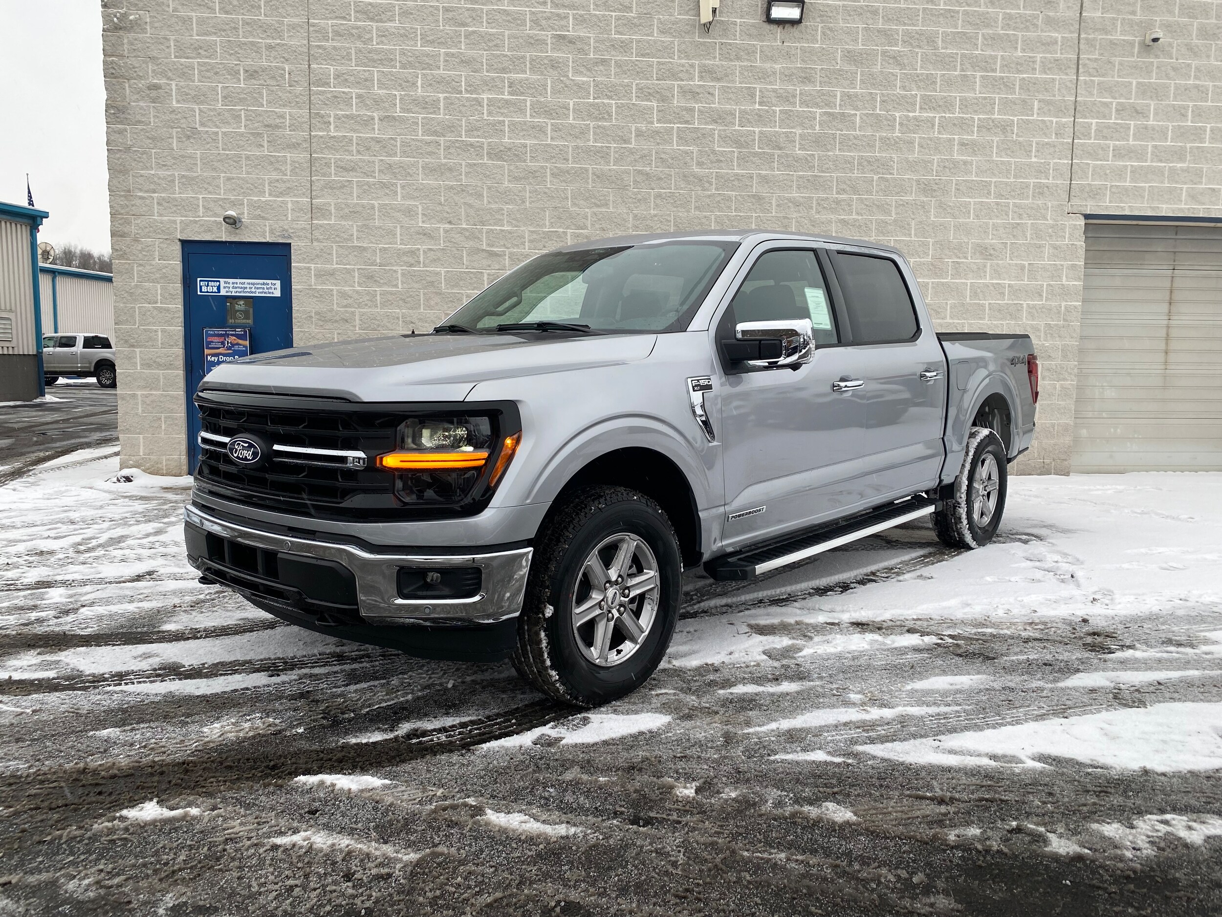 2025 Ford F-150 XLT photo 2