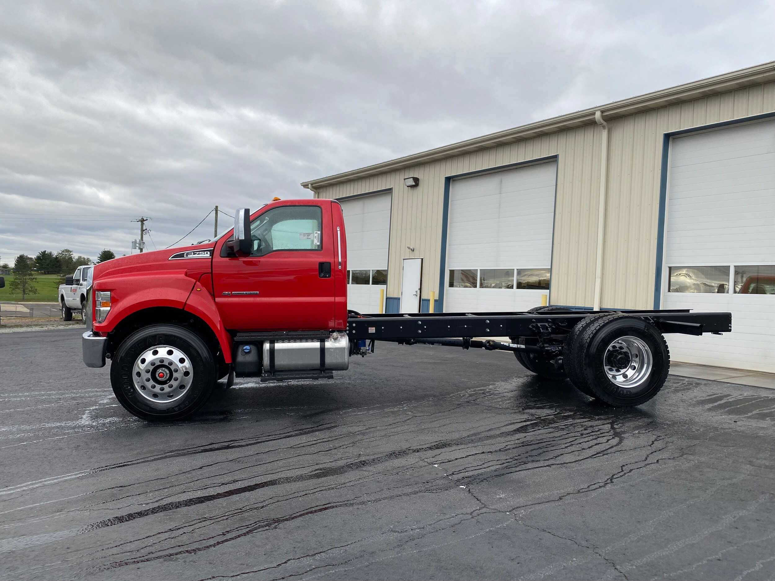 2025 Ford F-750 Regular Cab photo 3