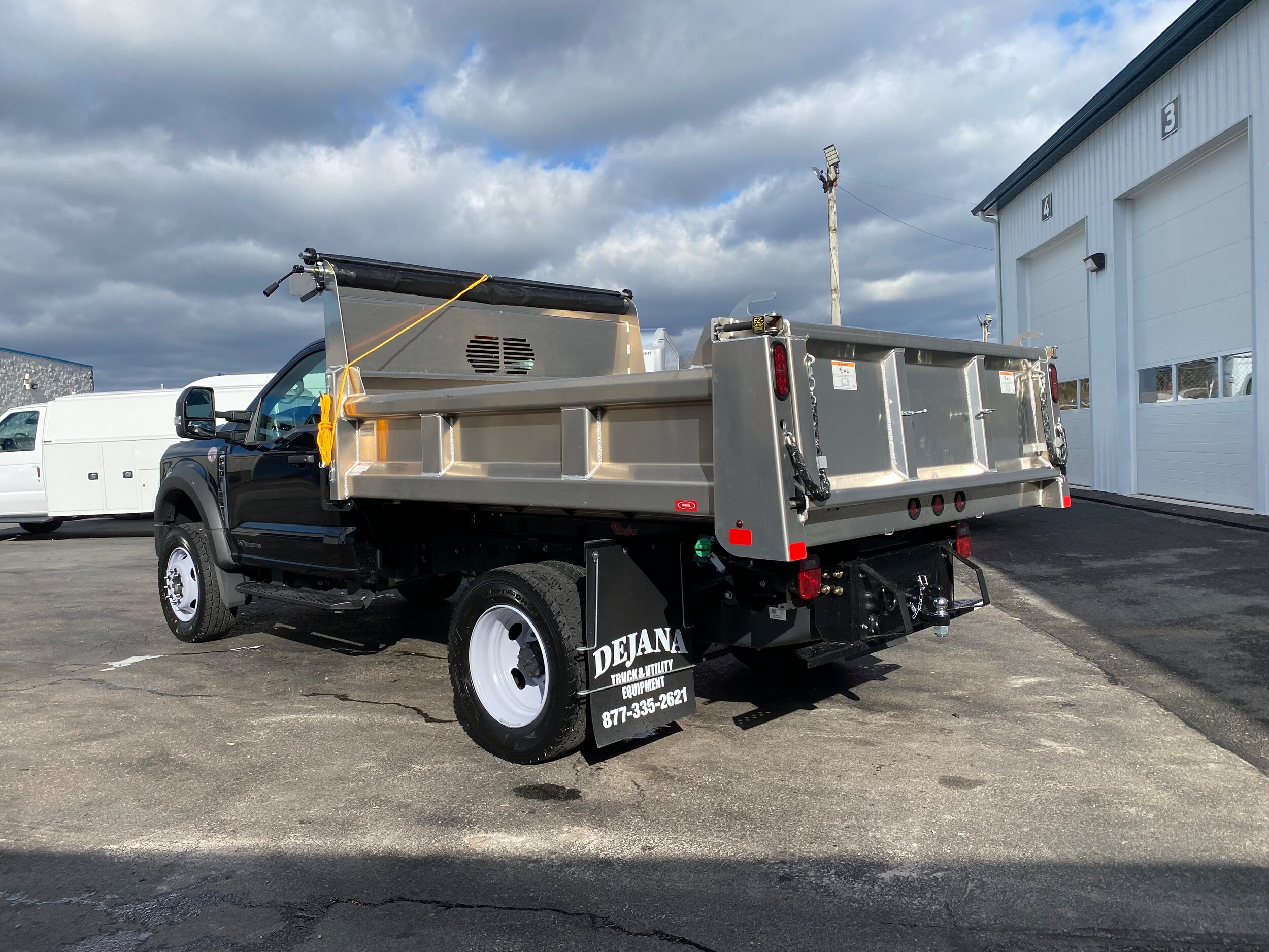 2024 Ford F-600 photo 4