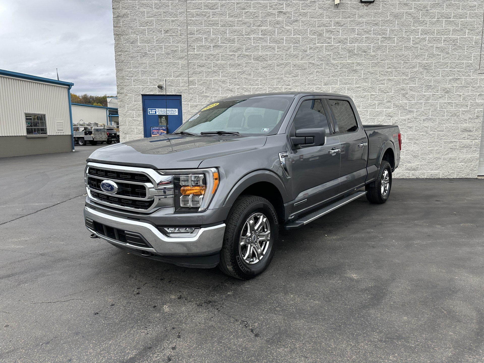 2023 Ford F-150 XLT photo 2