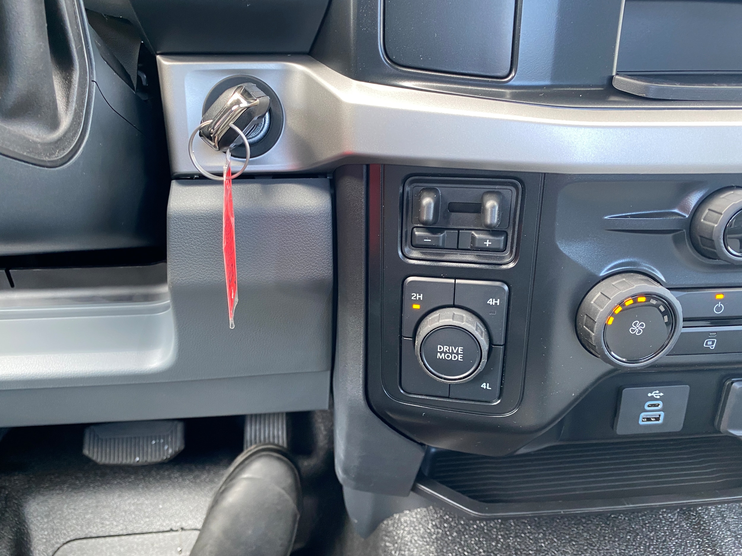 2025 Ford F-550 Super Duty Chassis Cab XL - Photo 31