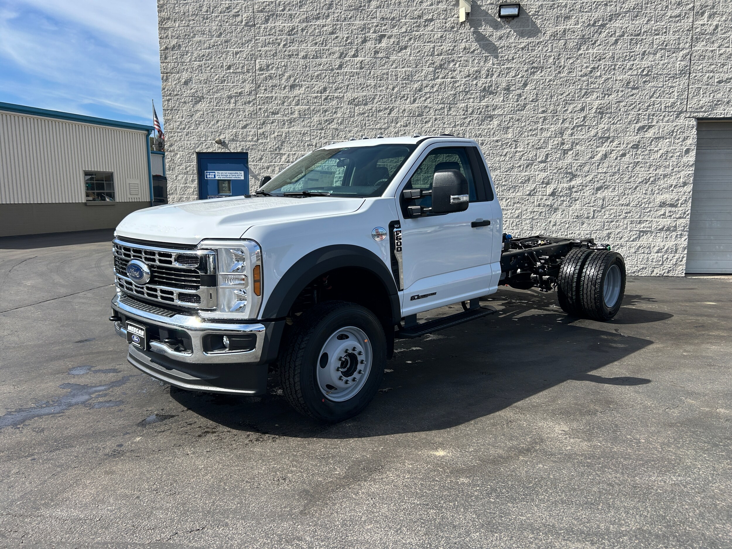 2026 Ford F-600 photo 3