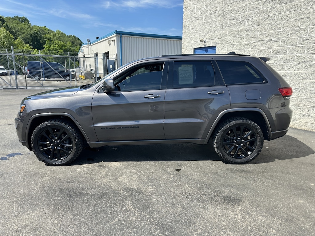 Used 2021 Jeep Grand Cherokee Laredo SUV
